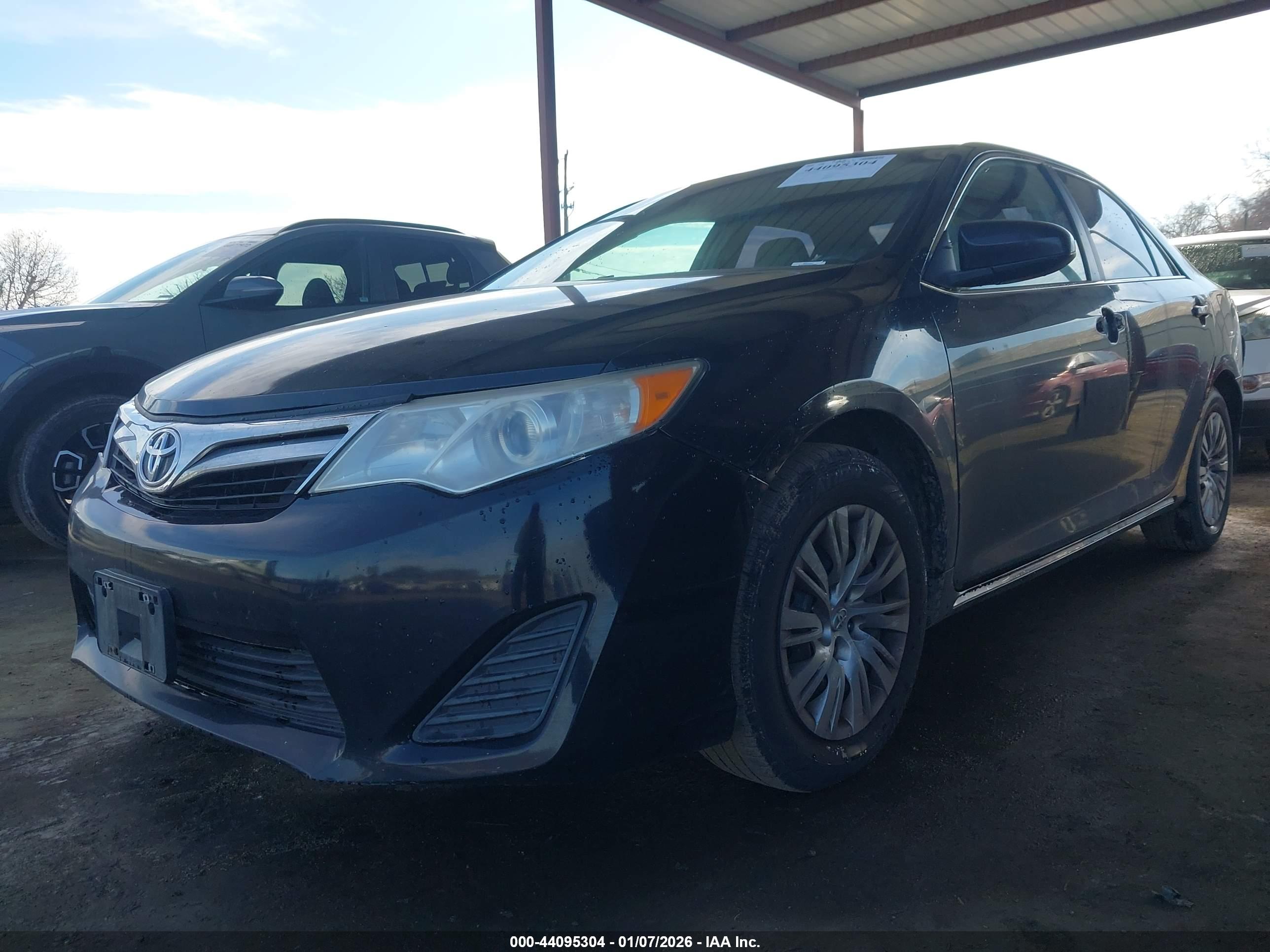 TOYOTA CAMRY image 2
