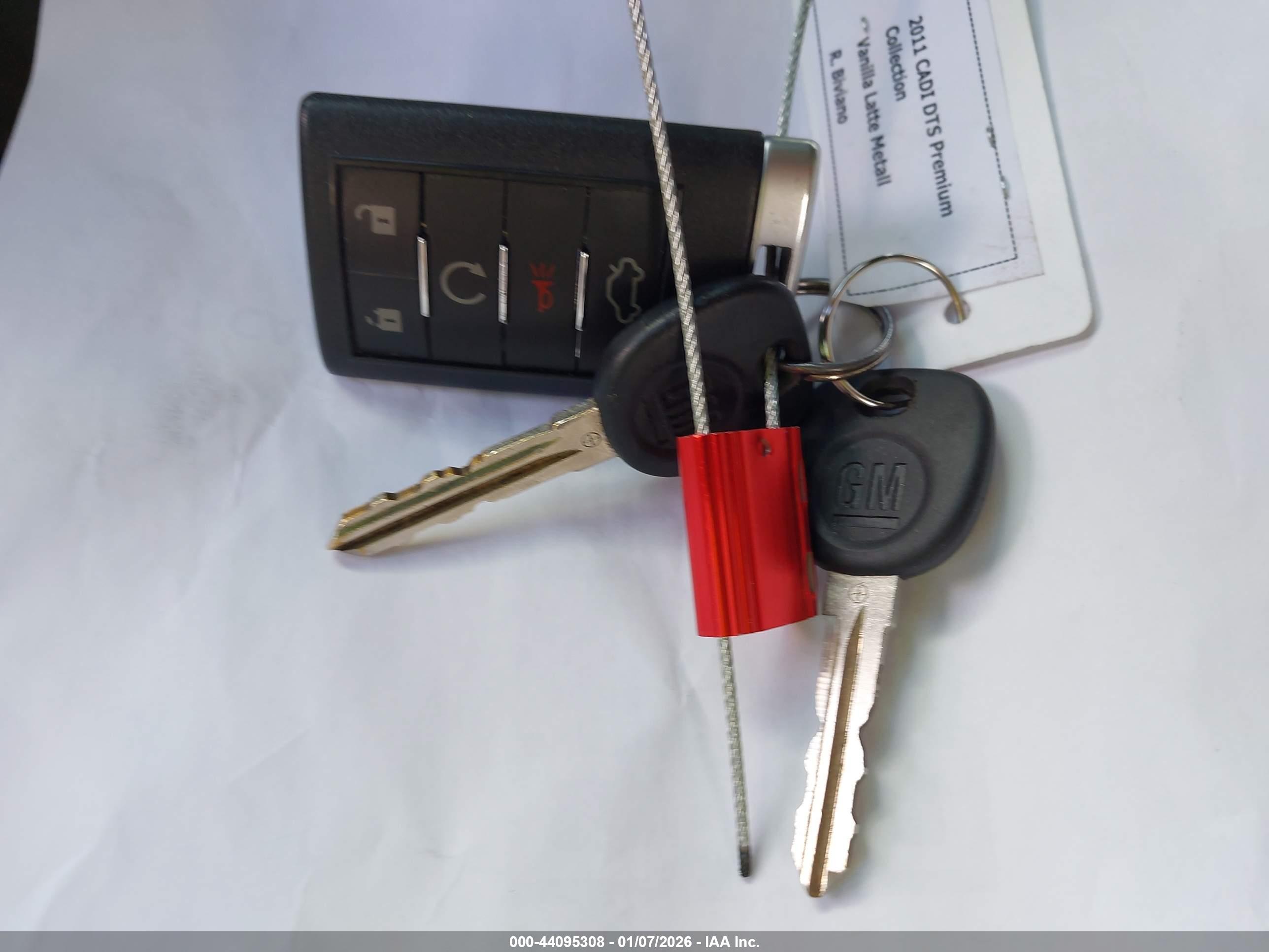 CADILLAC DTS image 11