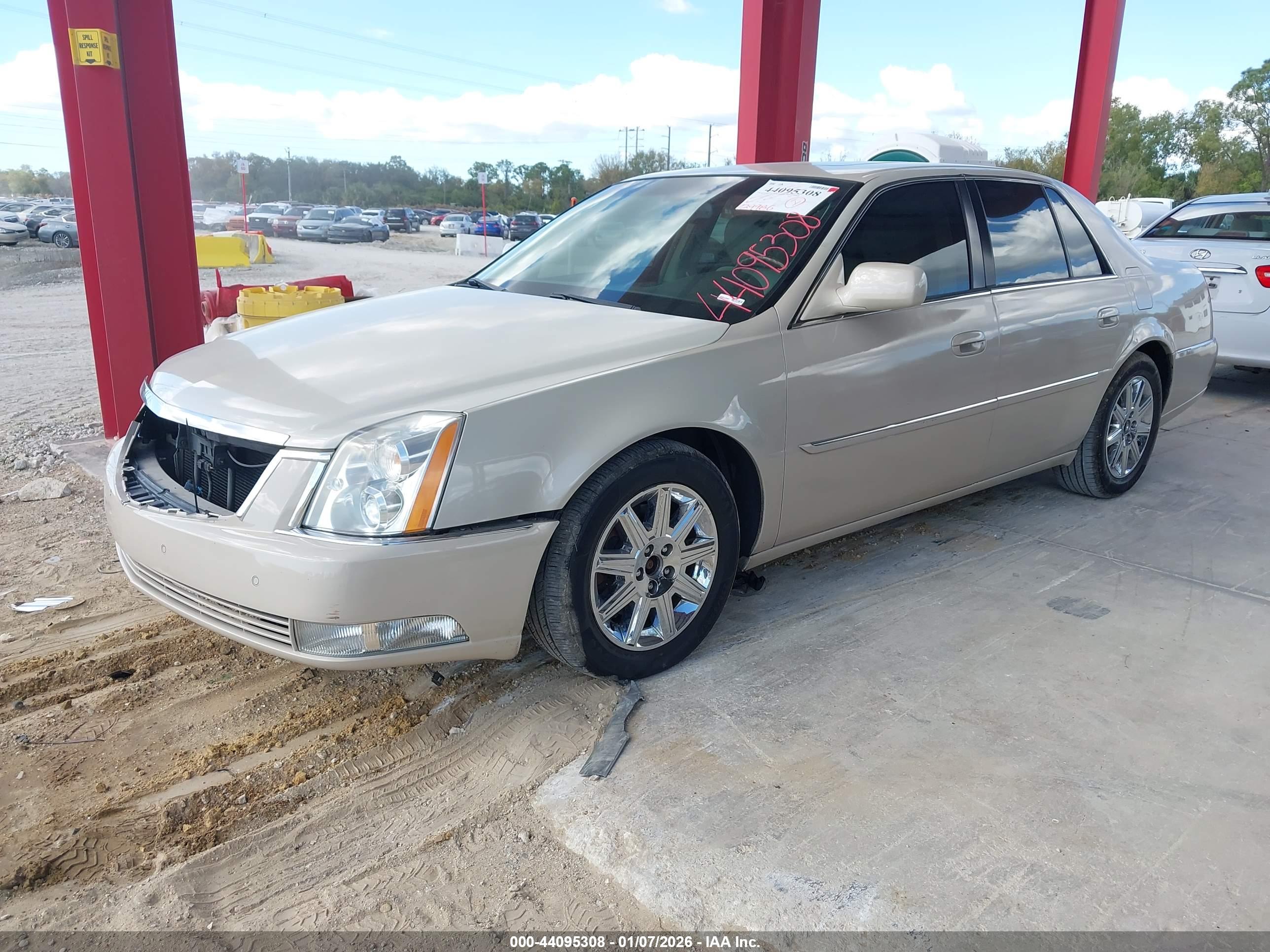 CADILLAC DTS image 2