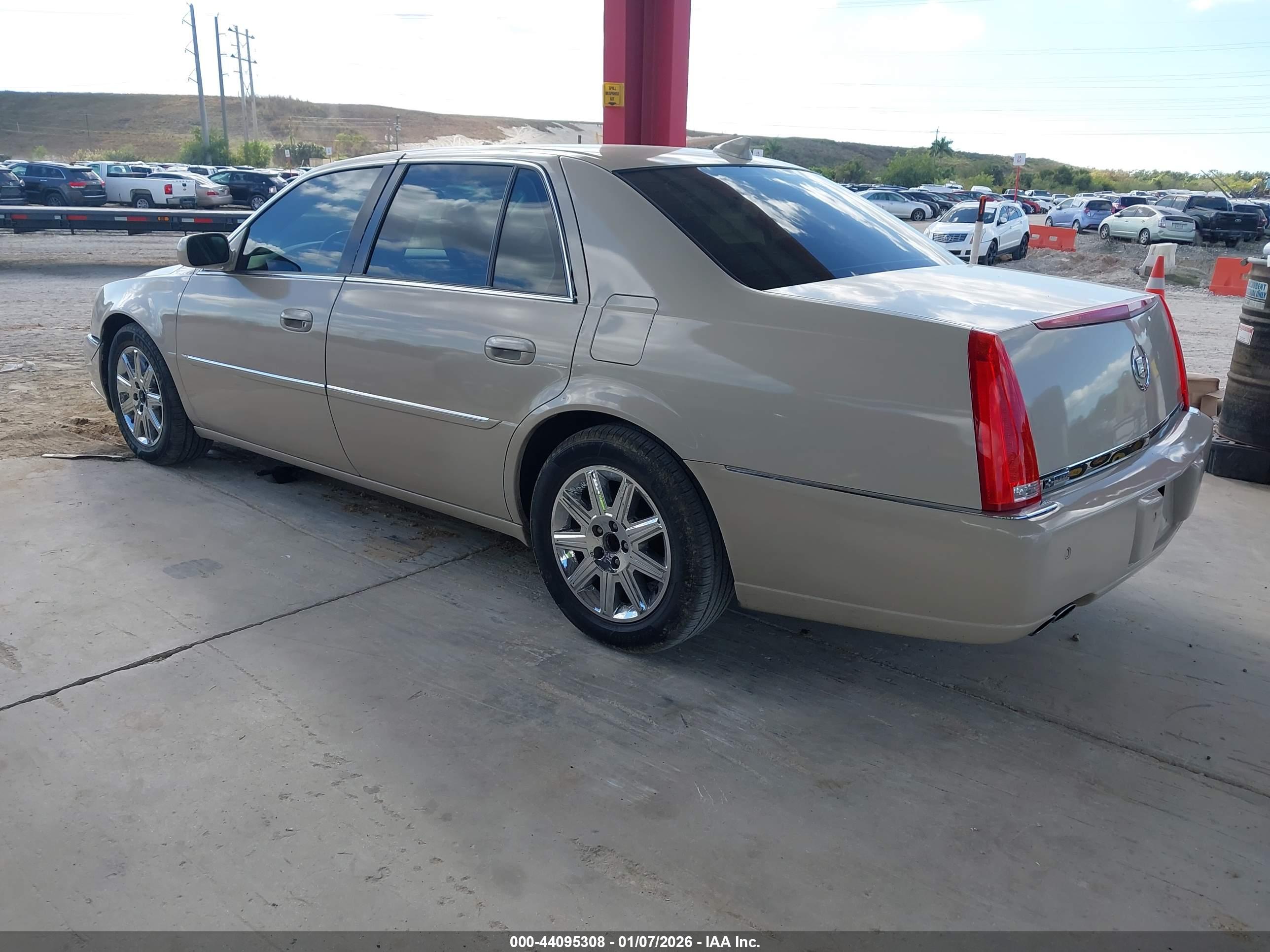 CADILLAC DTS image 3