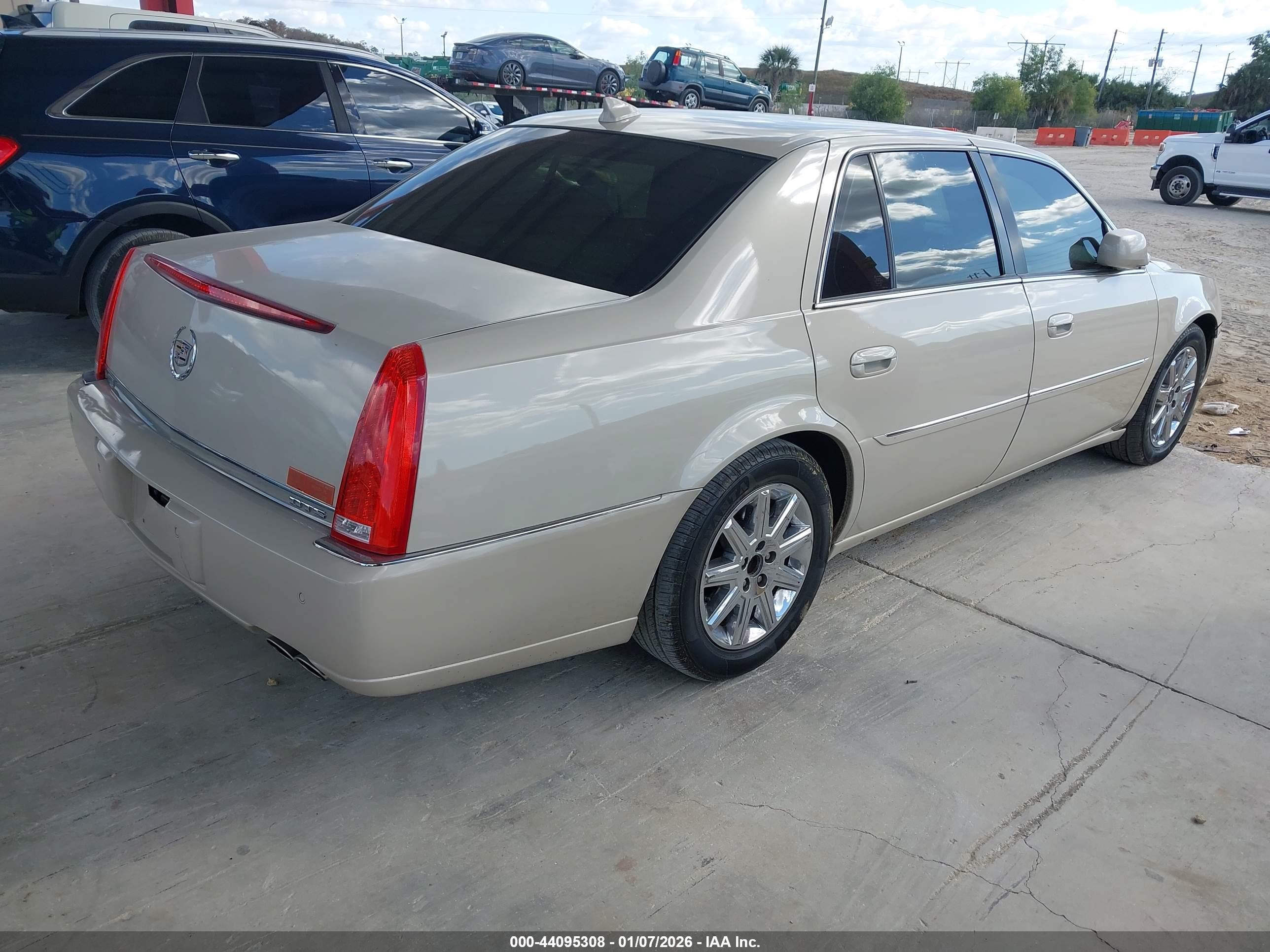 CADILLAC DTS image 4