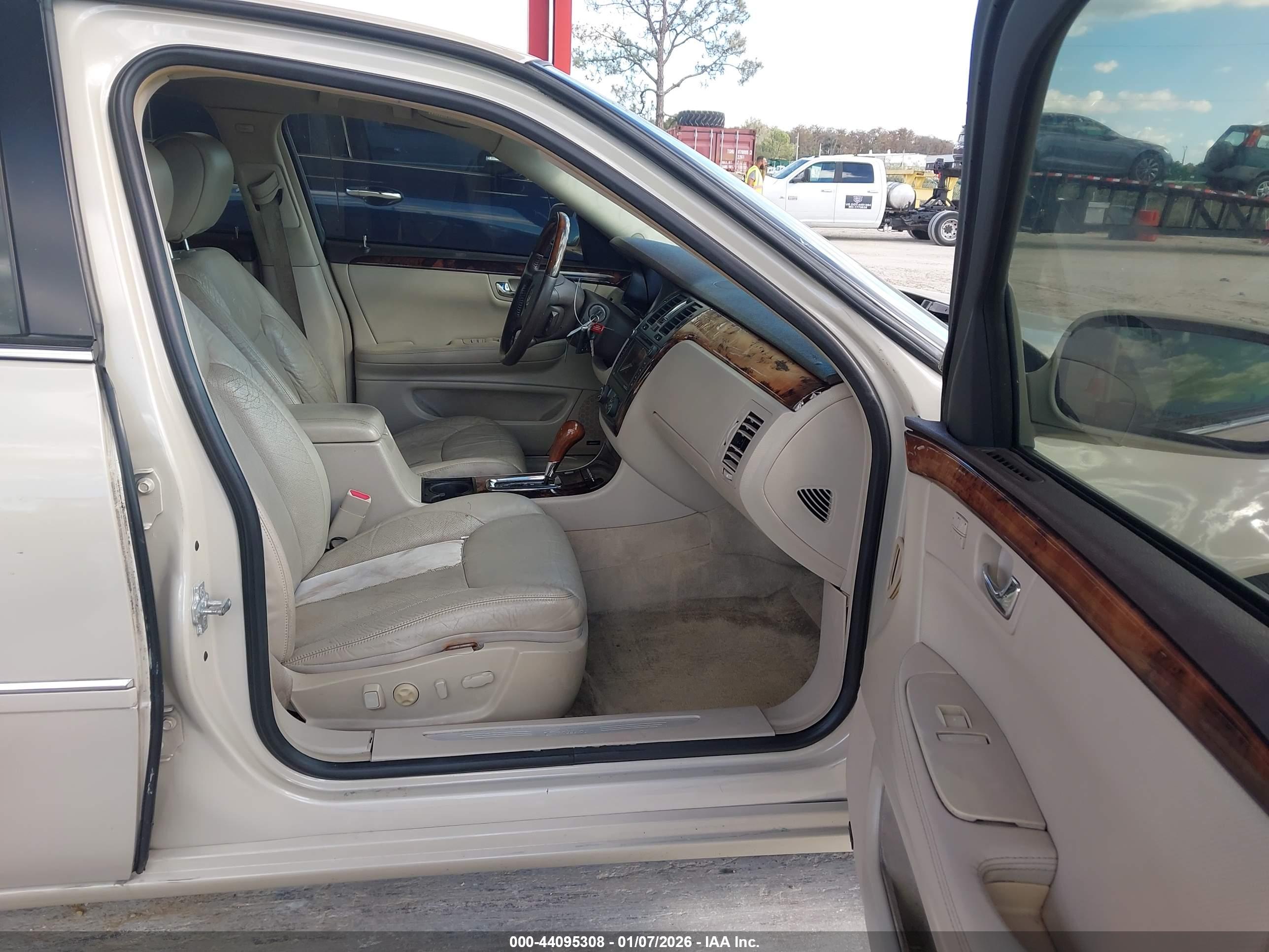 CADILLAC DTS image 5