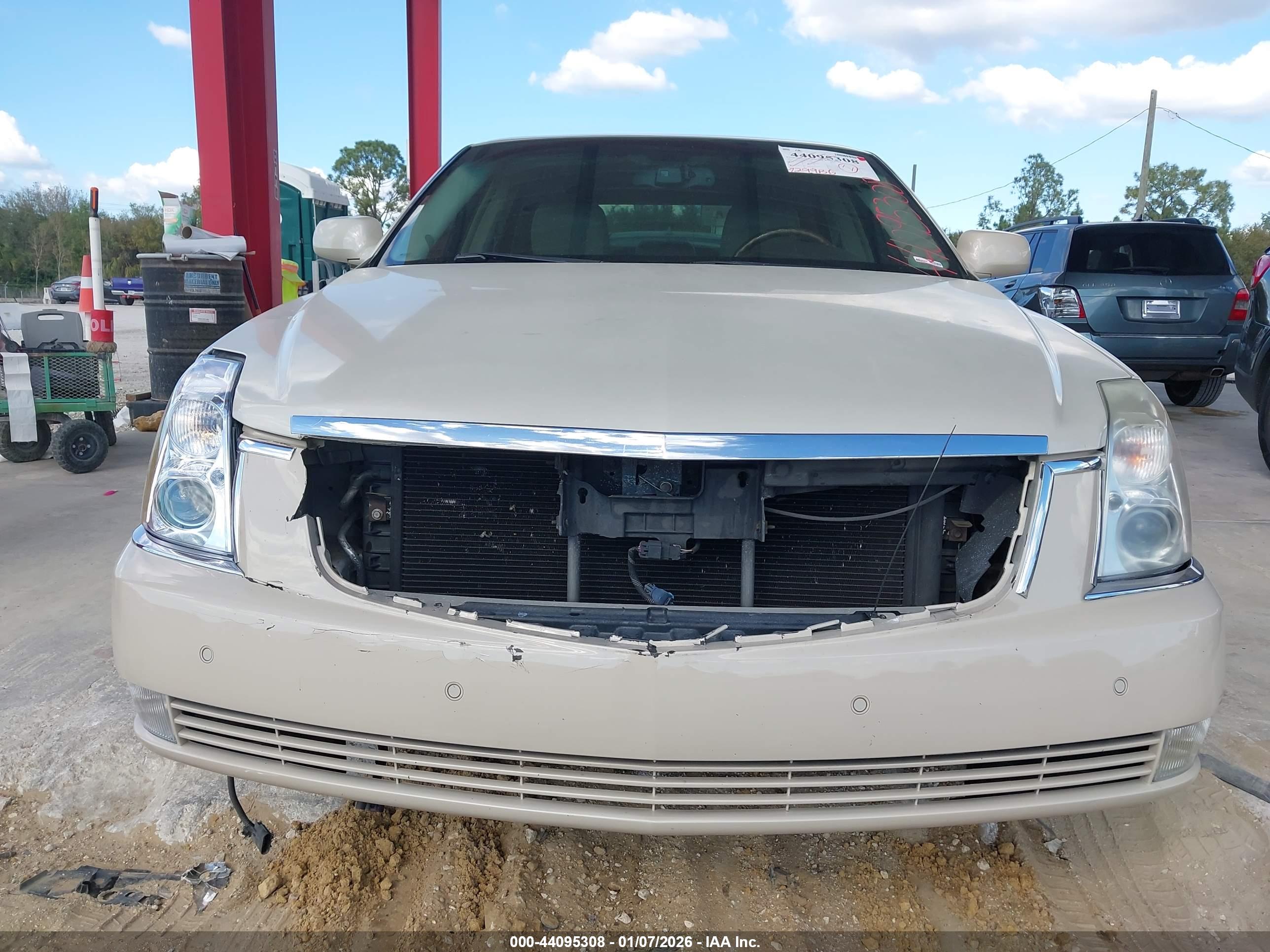 CADILLAC DTS image 6