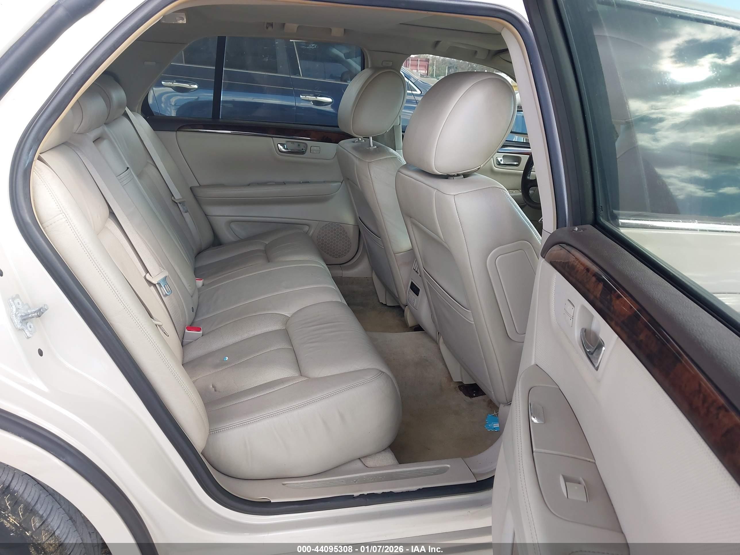 CADILLAC DTS image 8