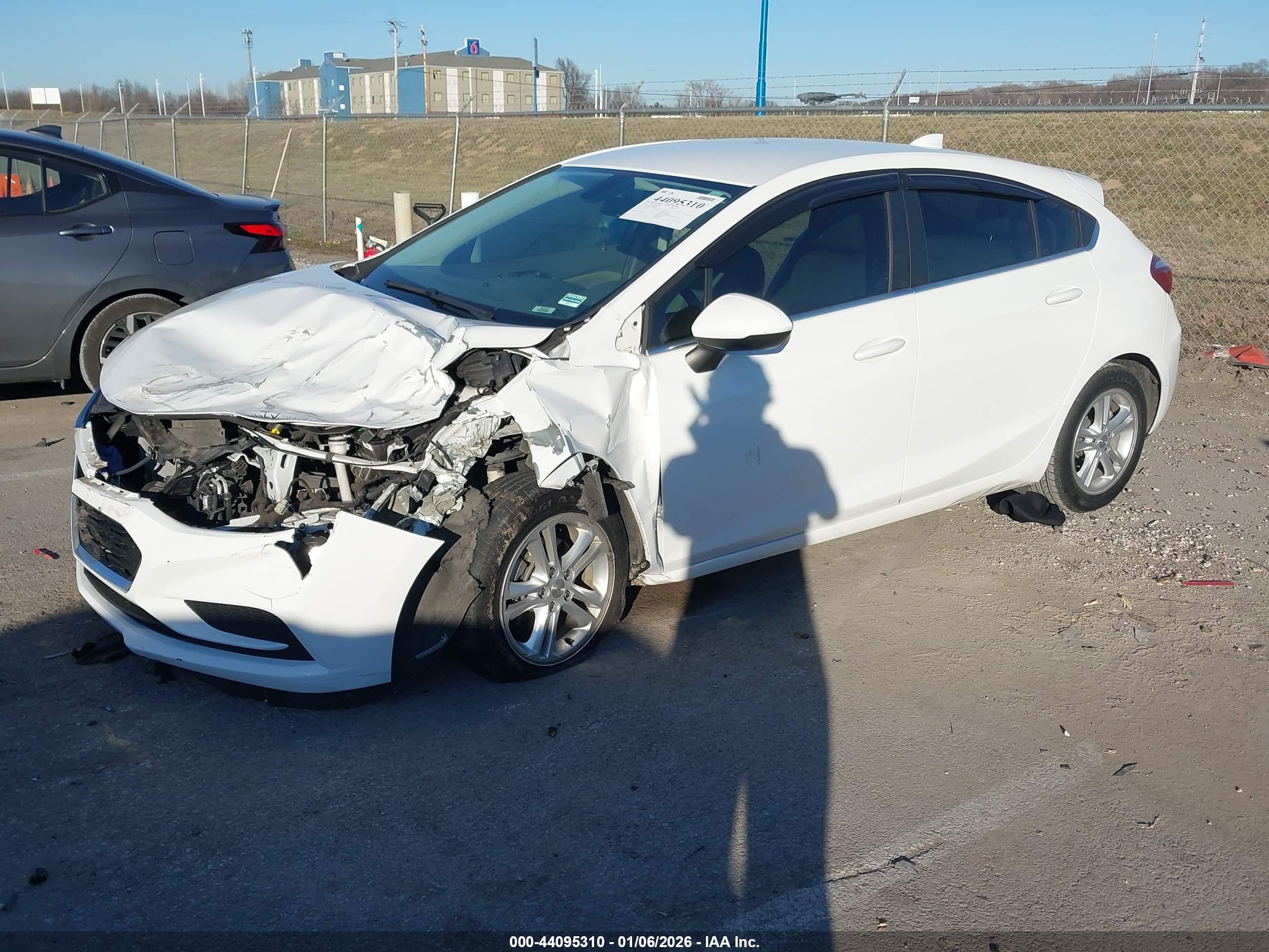 CHEVROLET CRUZE image 2