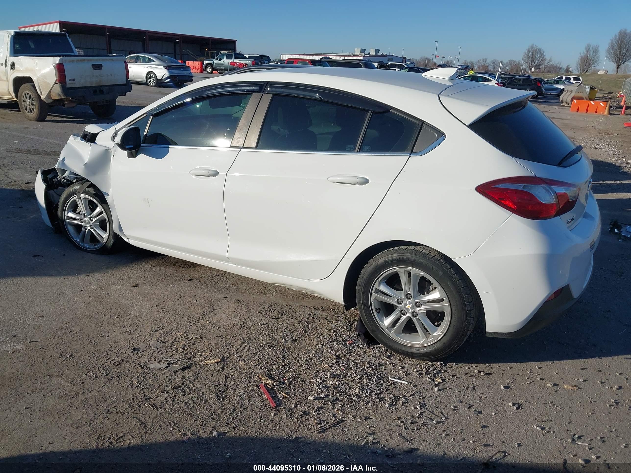 CHEVROLET CRUZE image 3