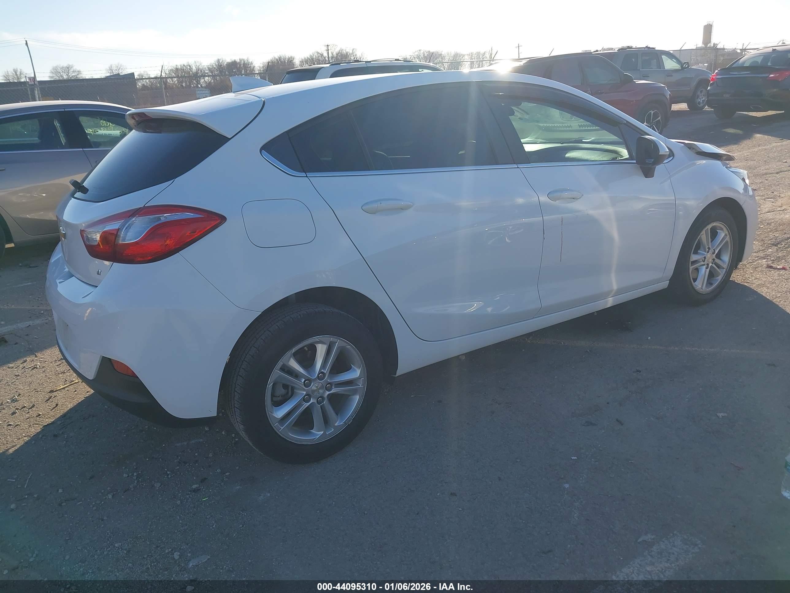 CHEVROLET CRUZE image 4