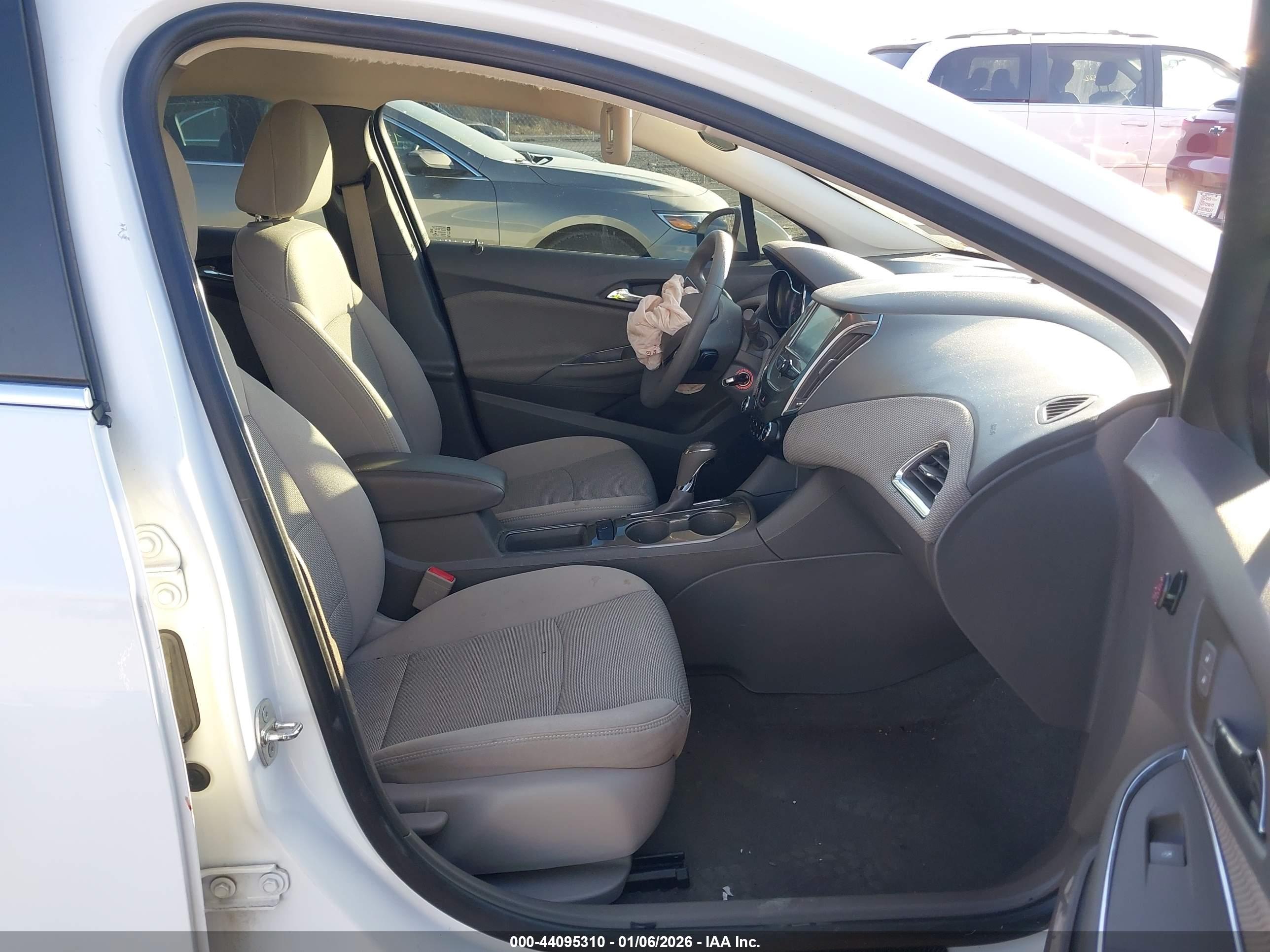 CHEVROLET CRUZE image 5