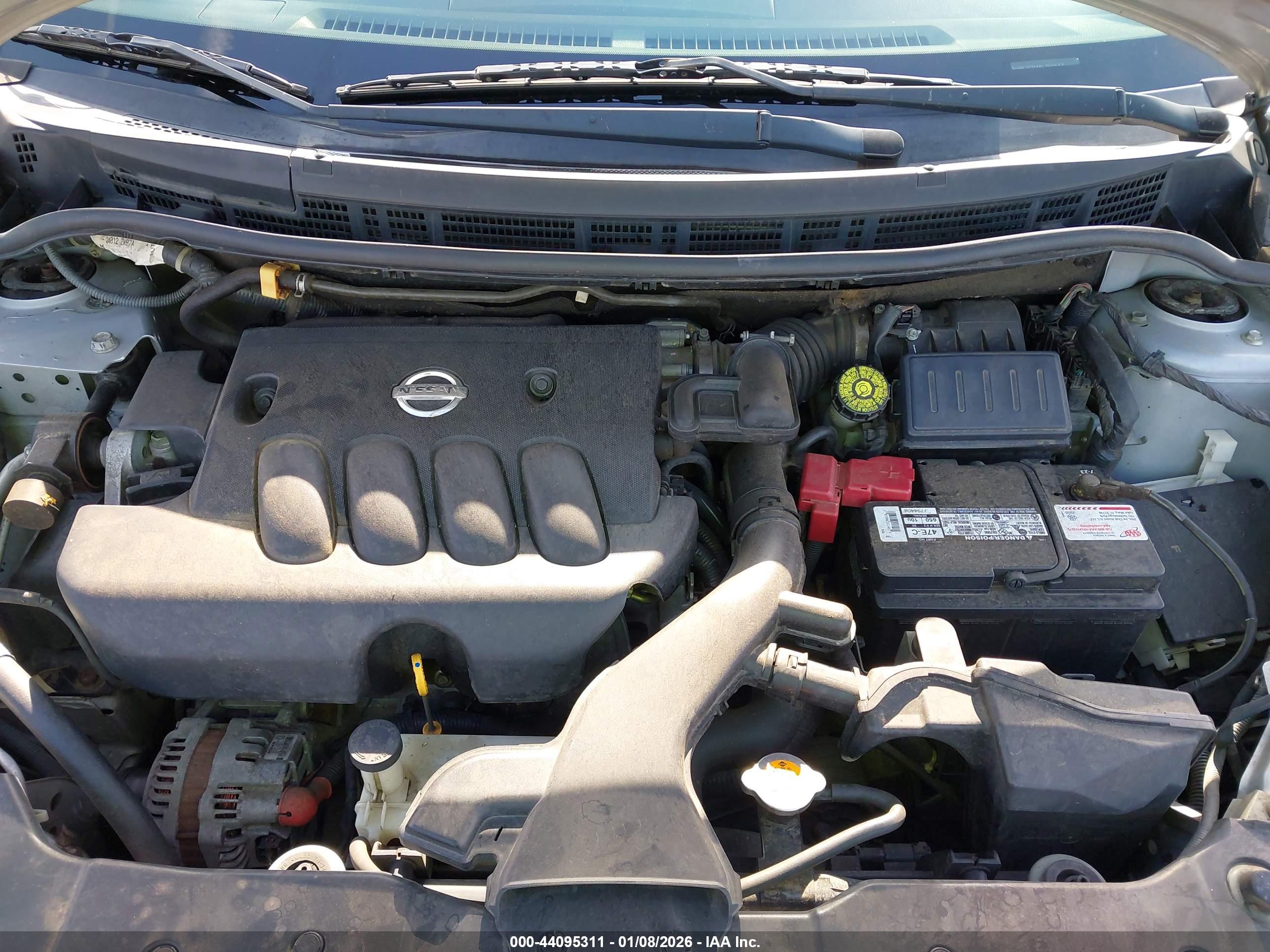 NISSAN VERSA image 10