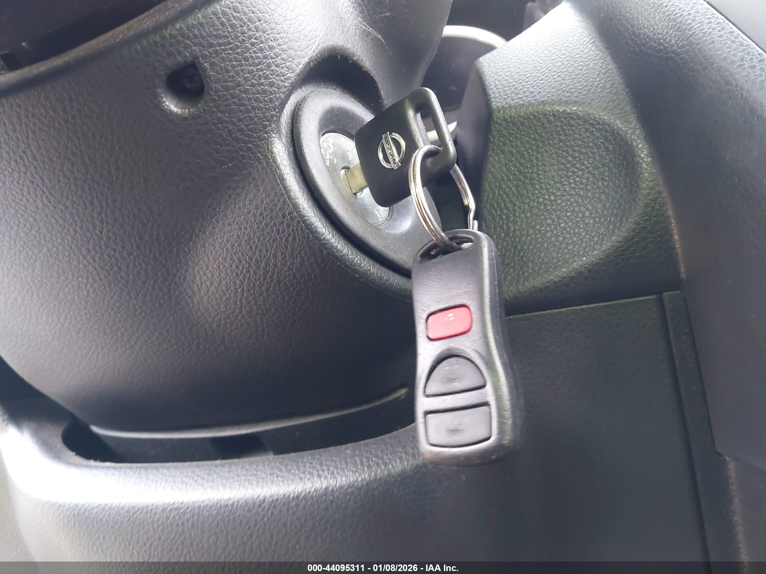 NISSAN VERSA image 11