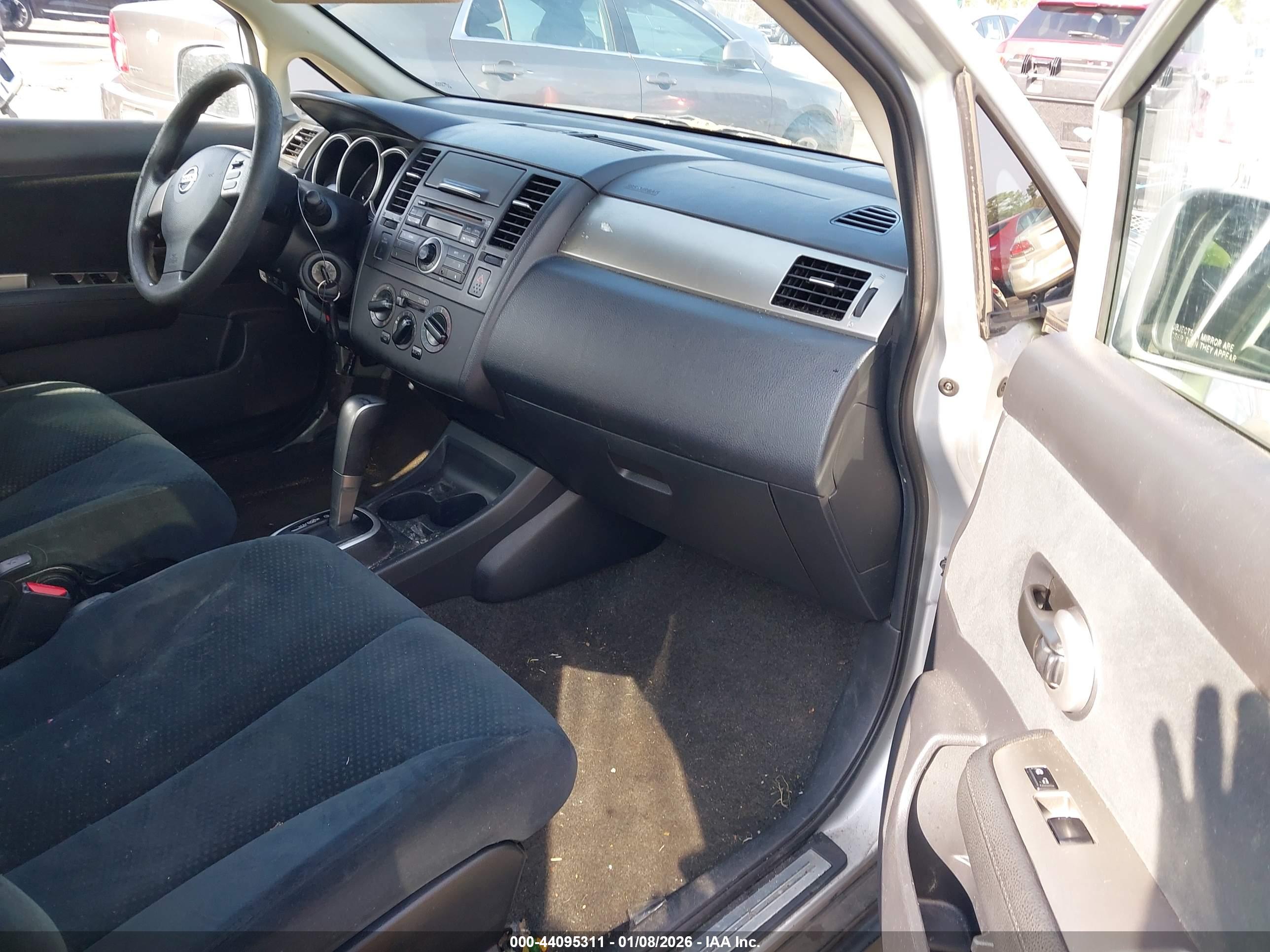 NISSAN VERSA image 5