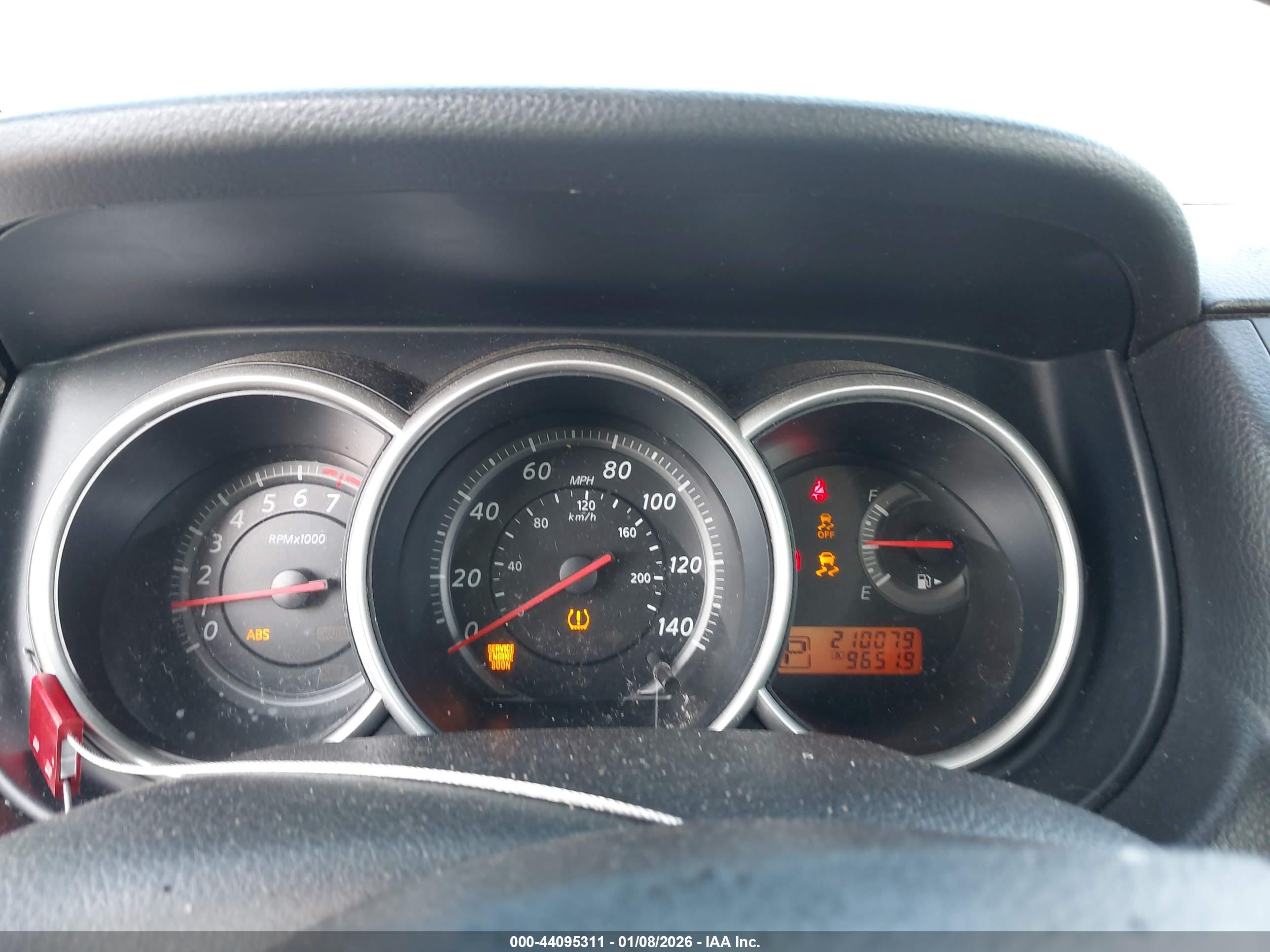 NISSAN VERSA image 7