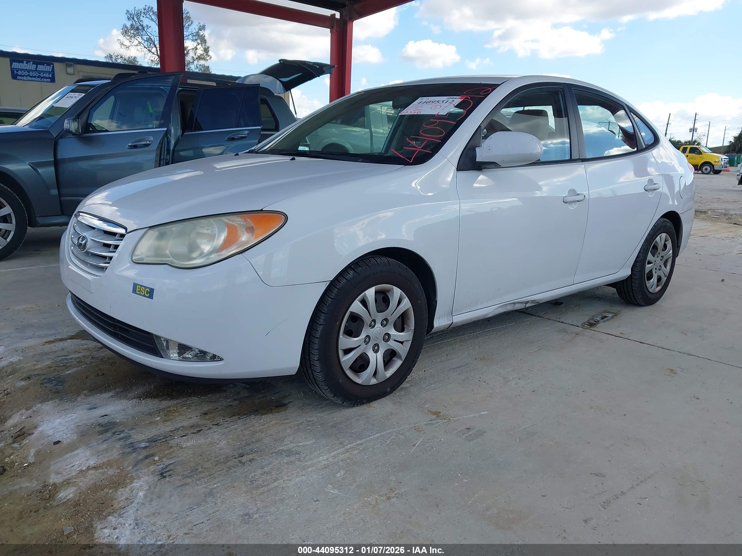 HYUNDAI ELANTRA image 2