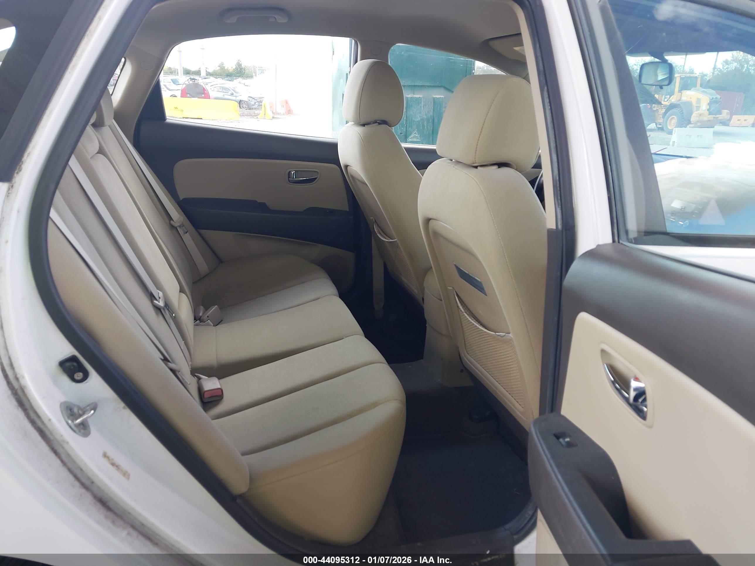 HYUNDAI ELANTRA image 8