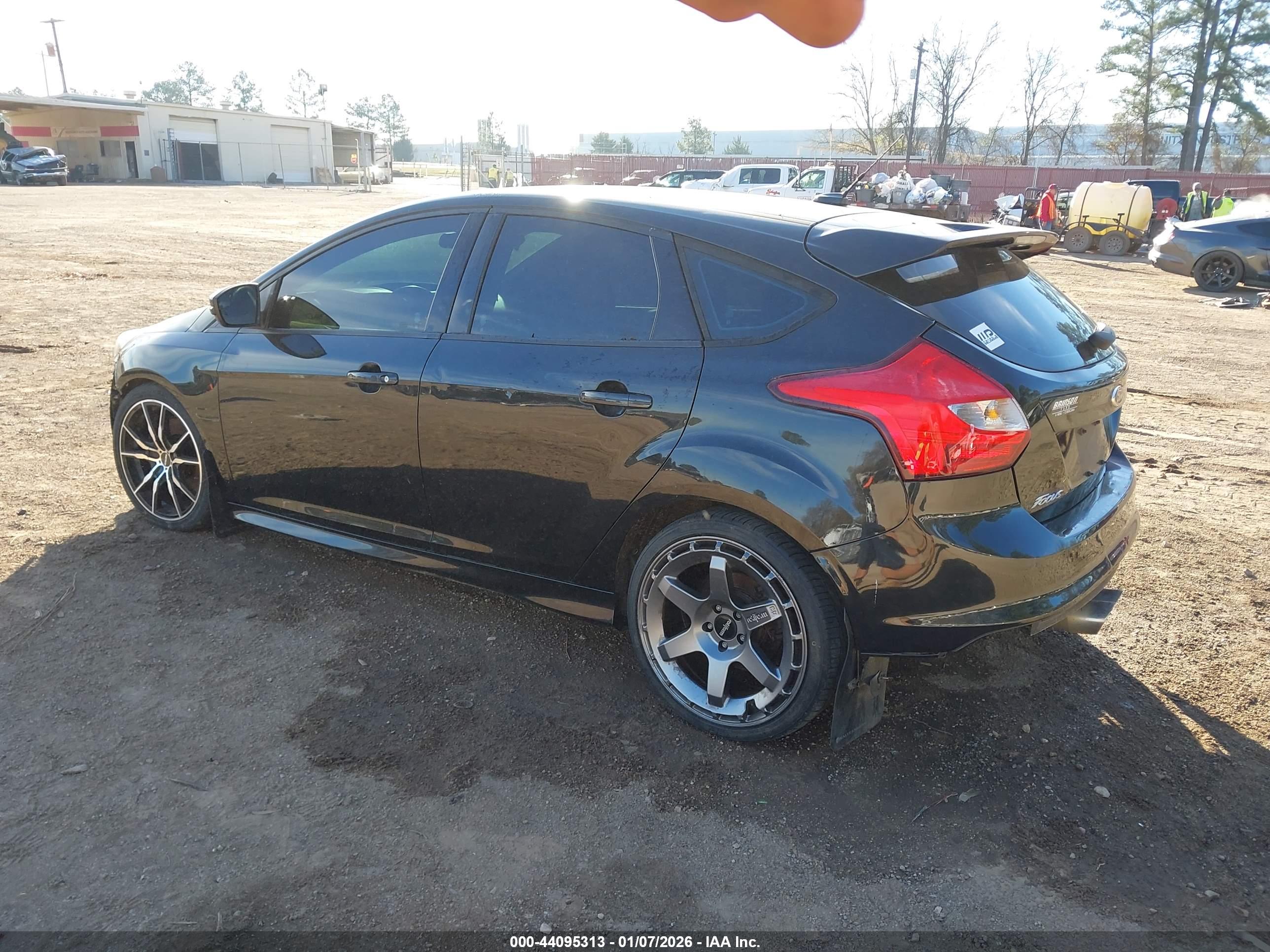 FORD FOCUS image 3