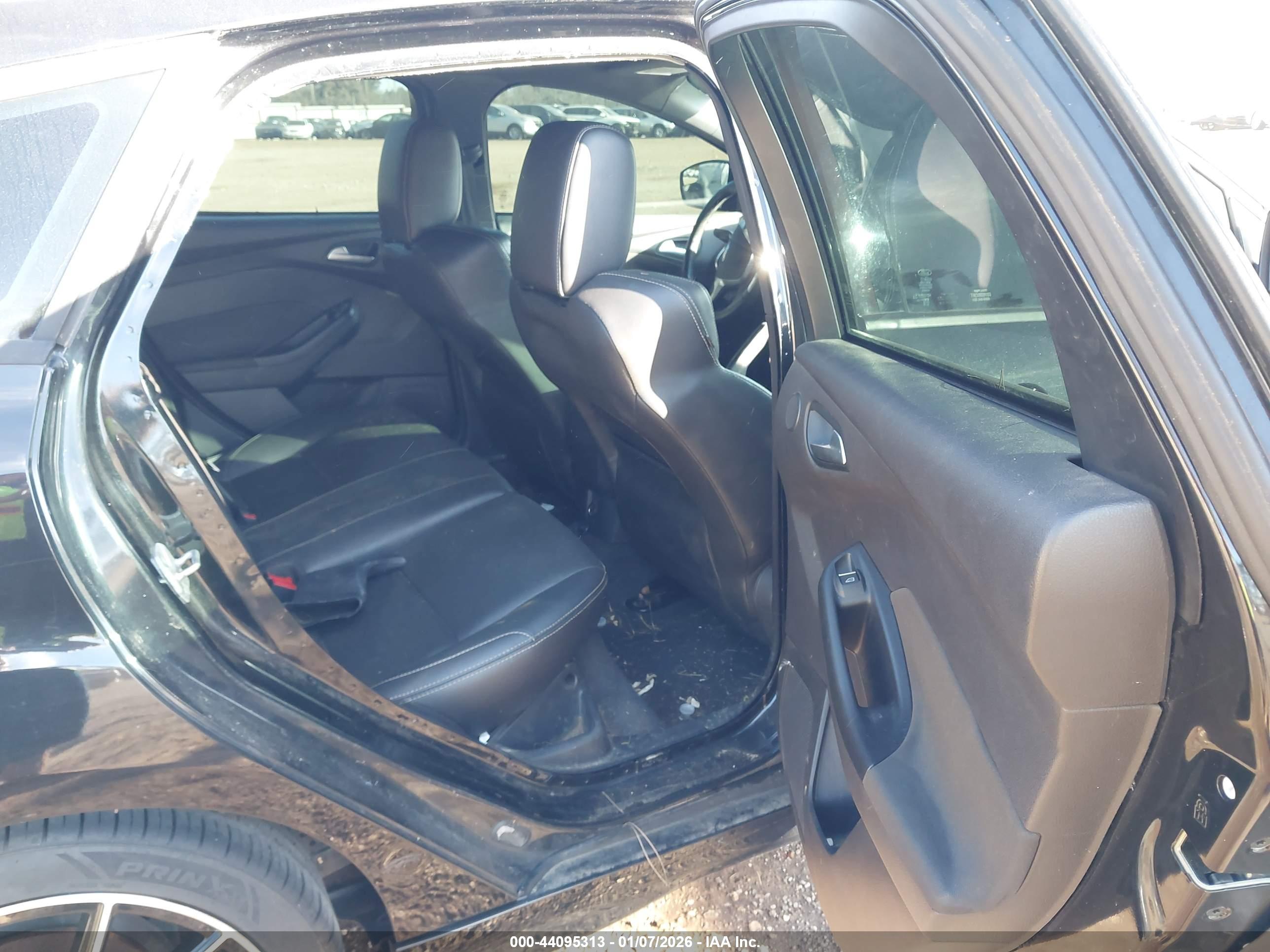 FORD FOCUS image 8