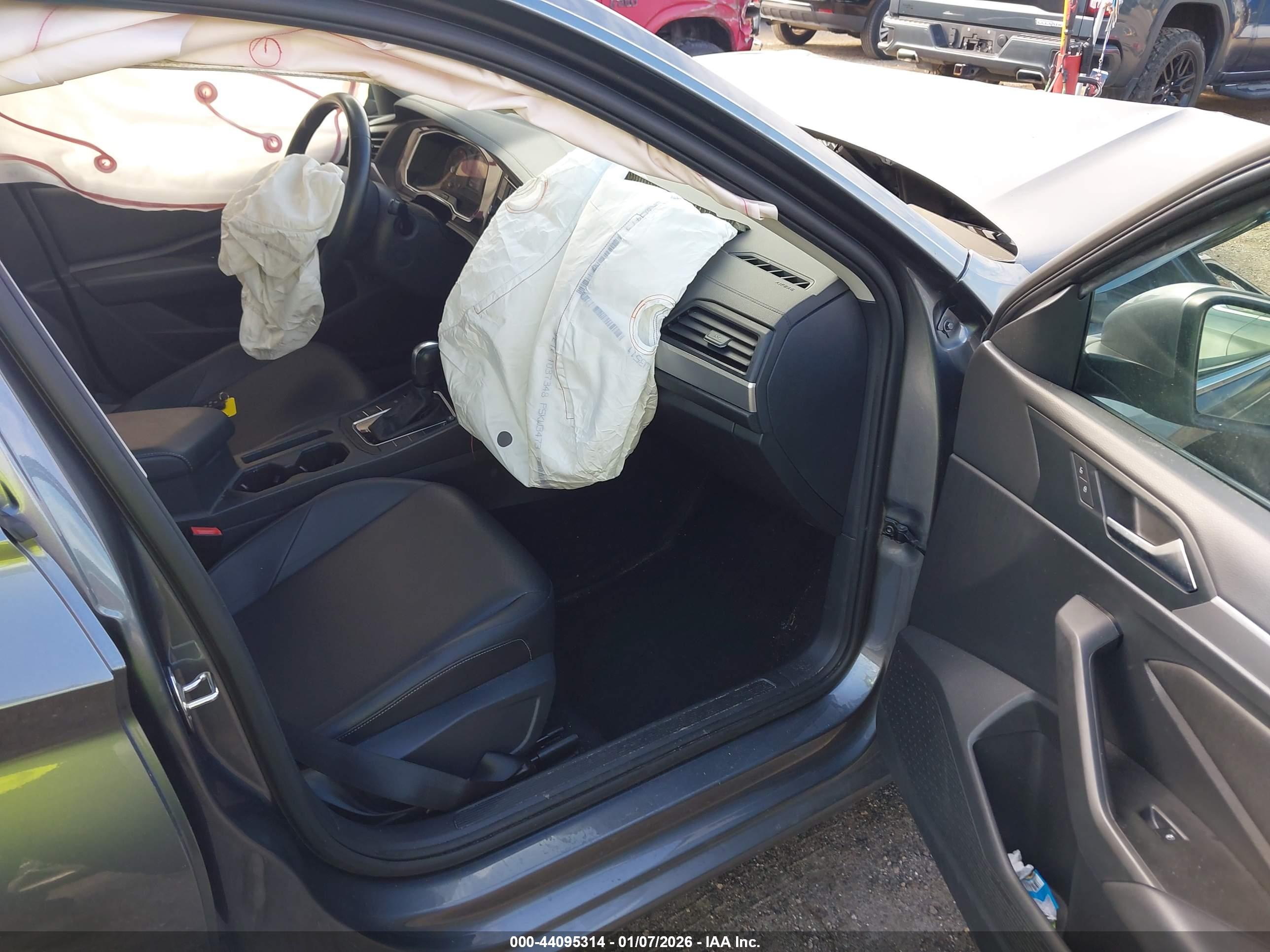 VOLKSWAGEN JETTA image 5