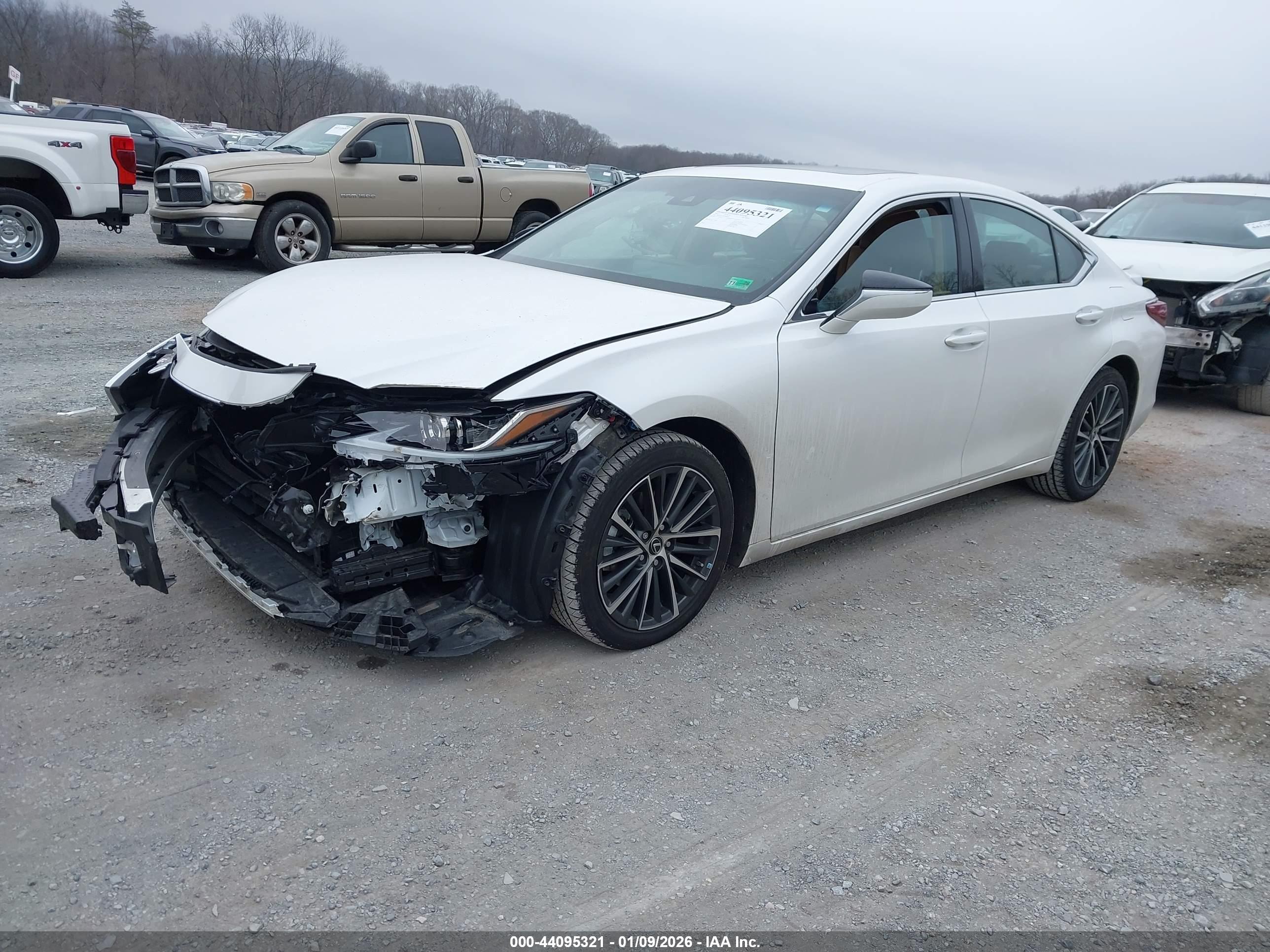 LEXUS ES image 2
