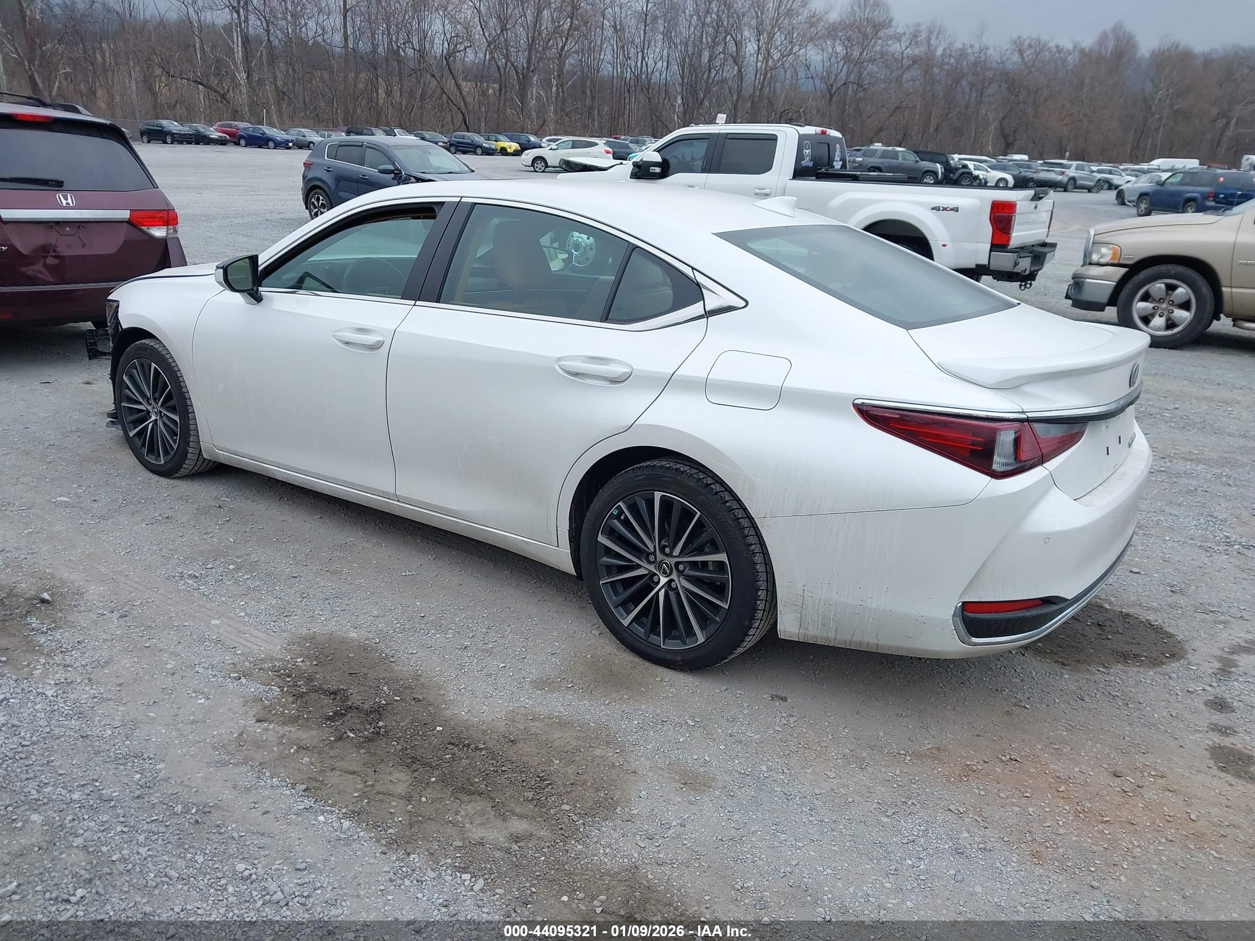 LEXUS ES image 3