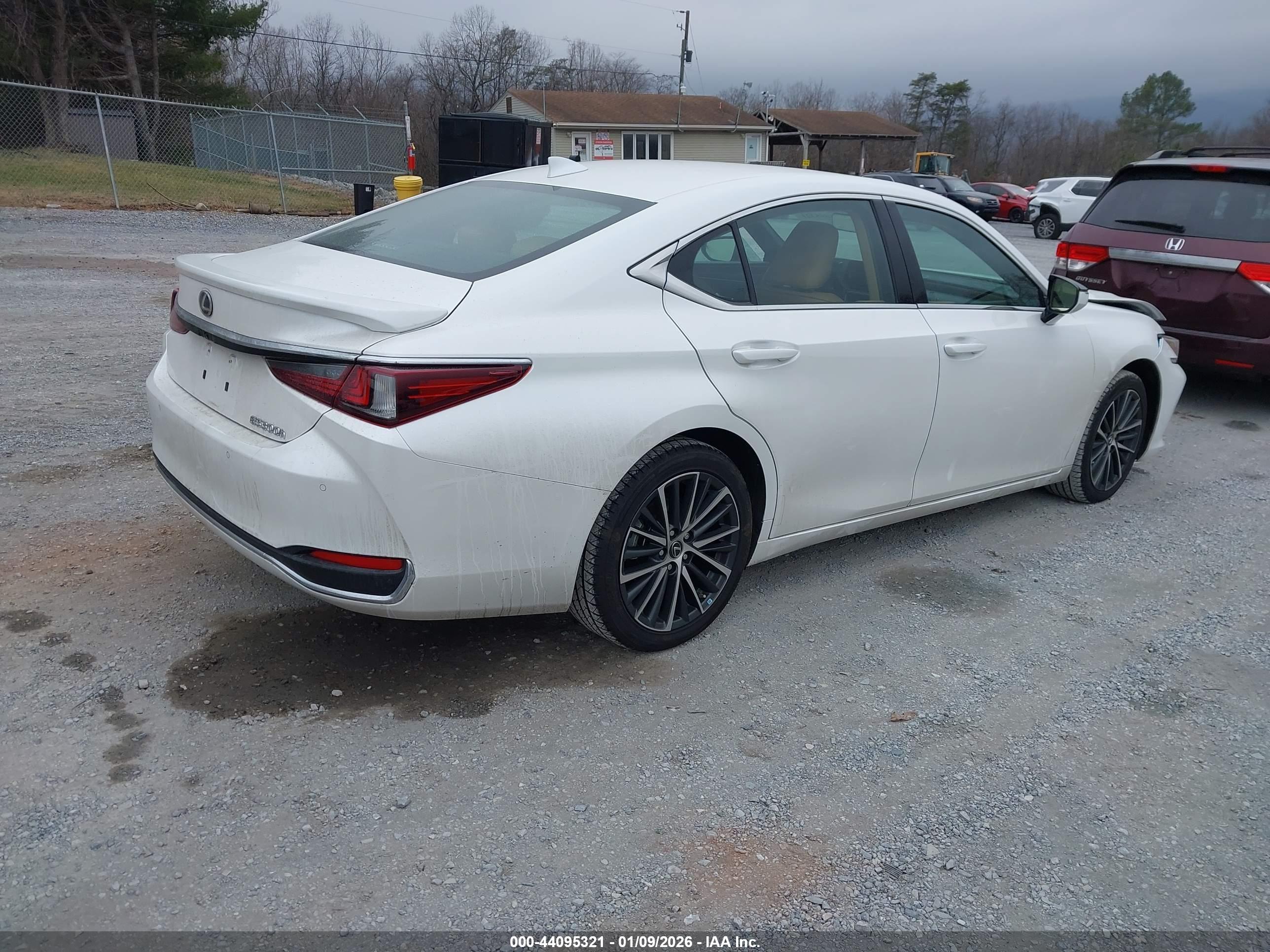 LEXUS ES image 4
