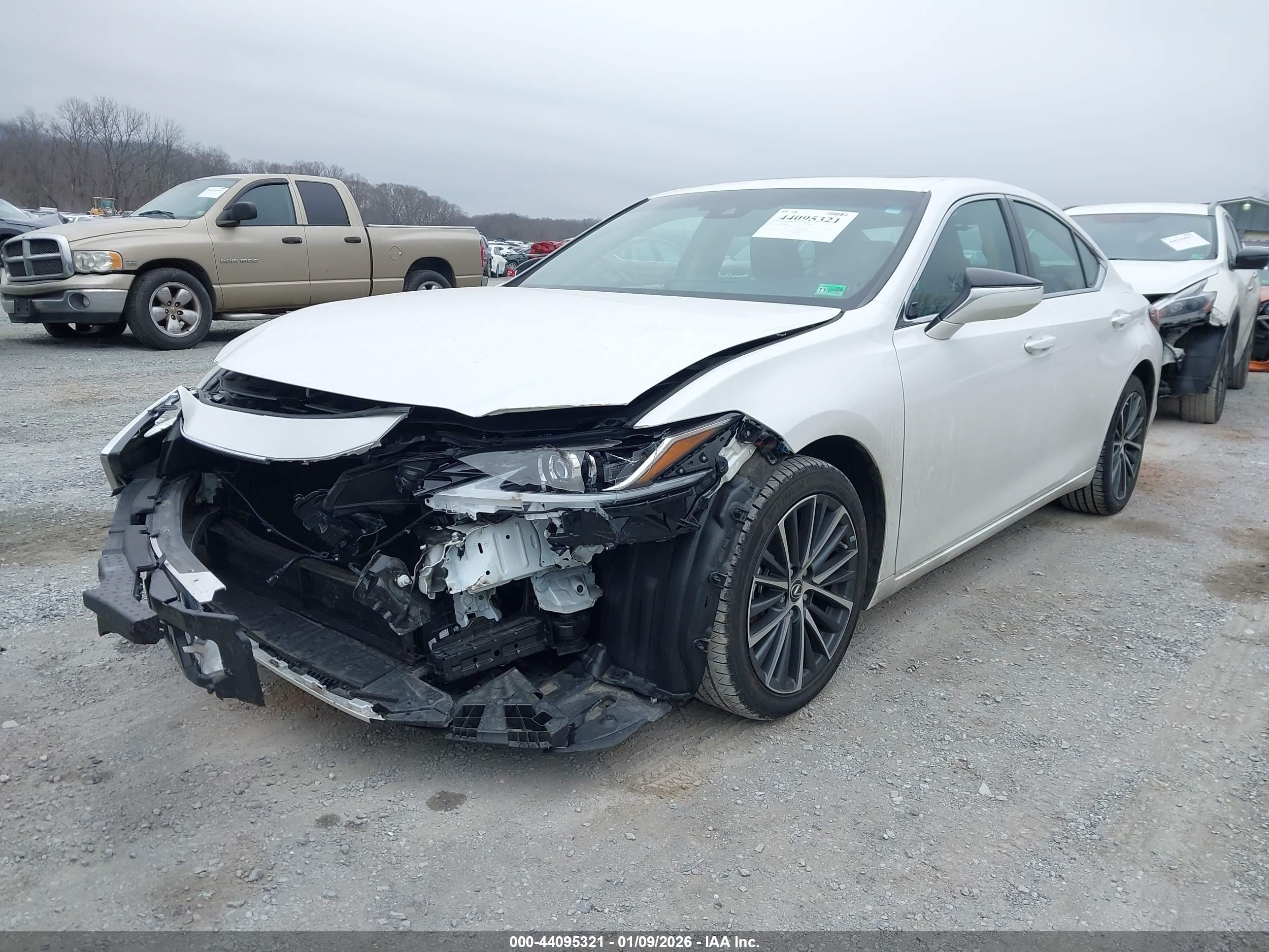 LEXUS ES image 6
