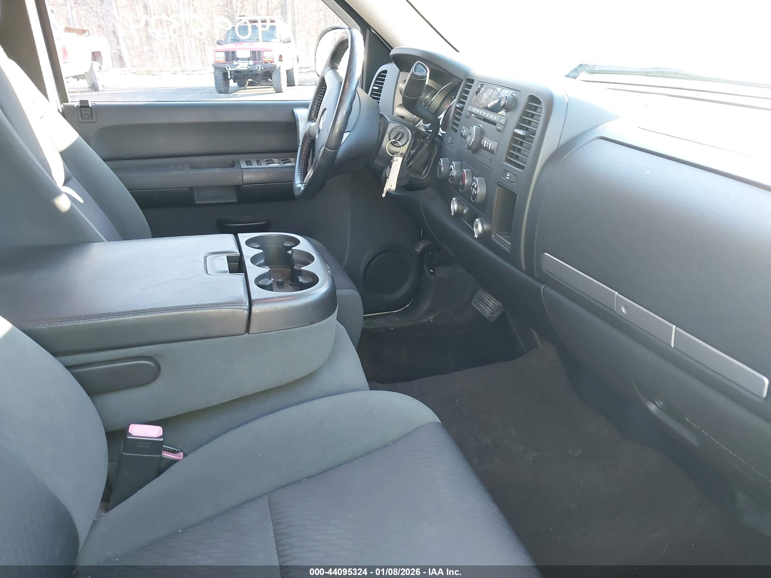 CHEVROLET SILVERADO image 5