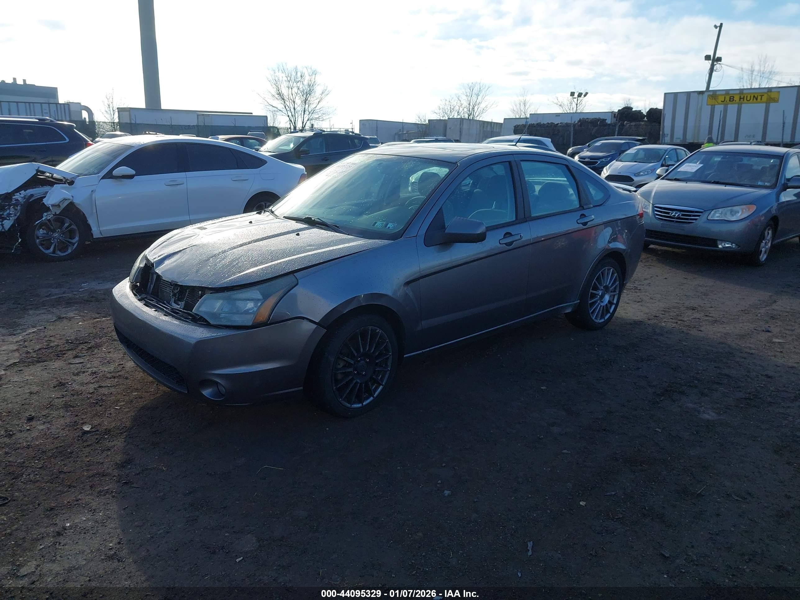 FORD FOCUS image 2