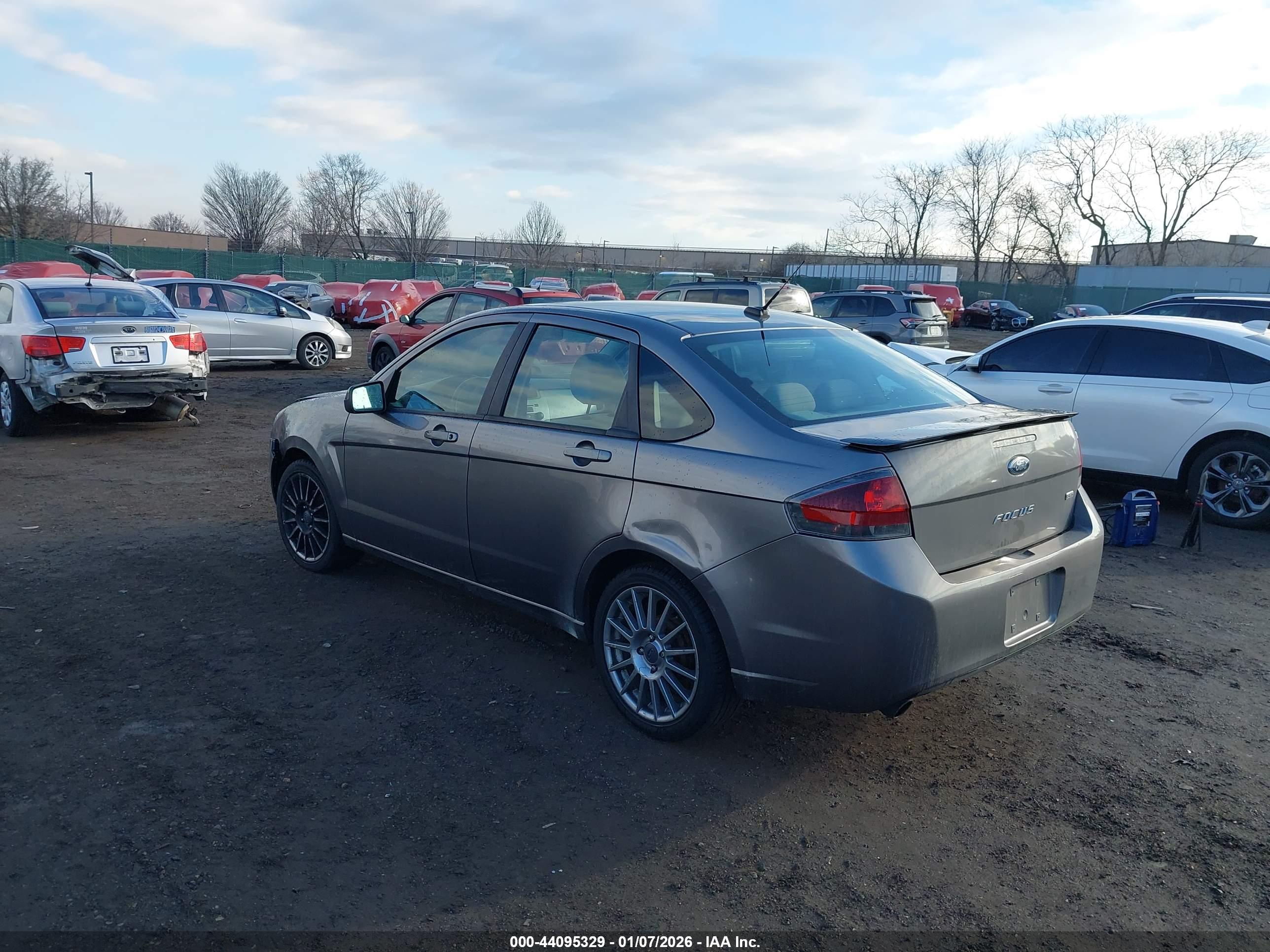 FORD FOCUS image 3