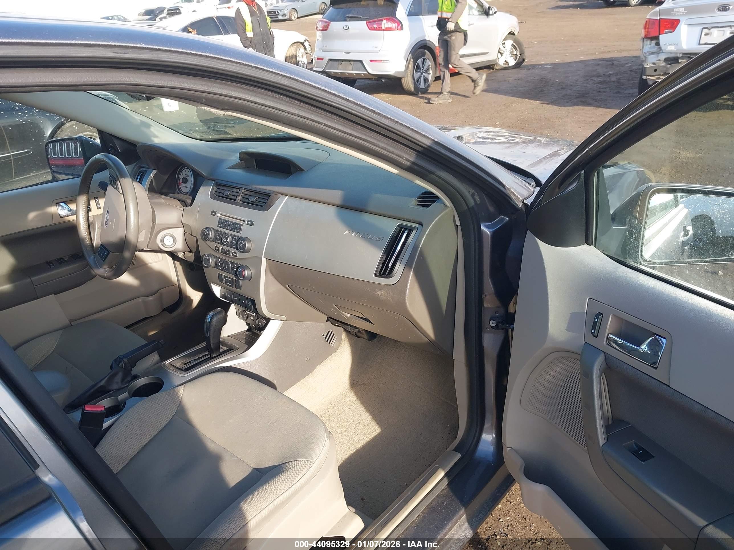 FORD FOCUS image 5