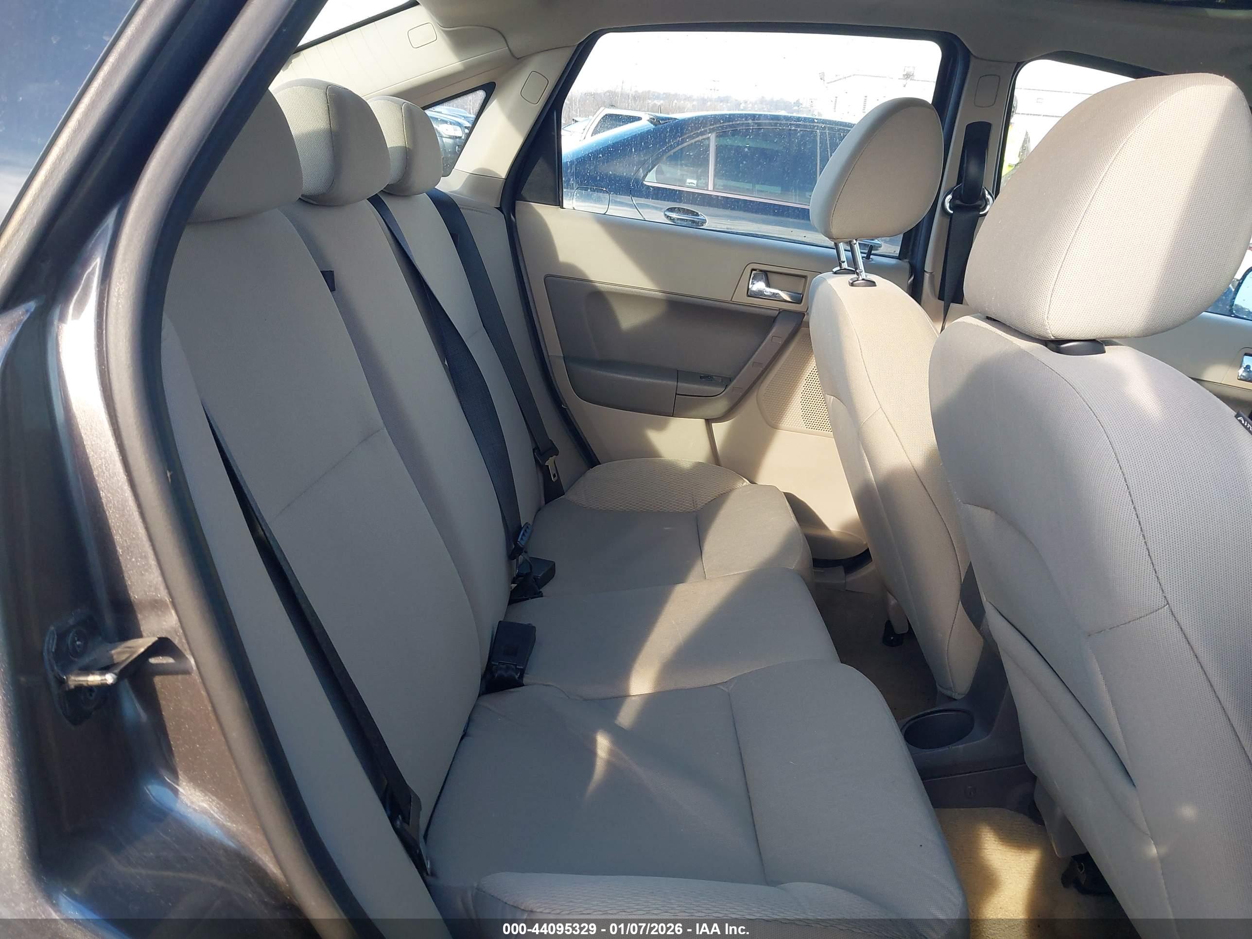 FORD FOCUS image 8
