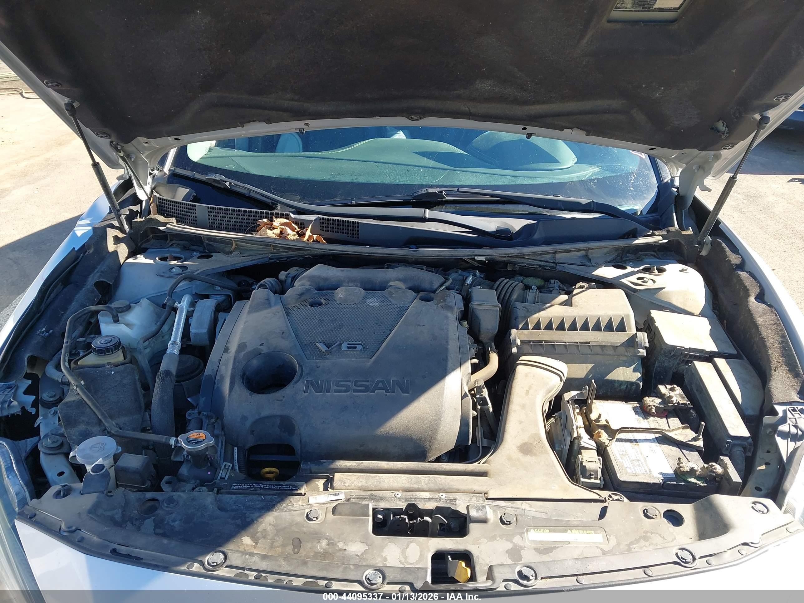 NISSAN MAXIMA image 10