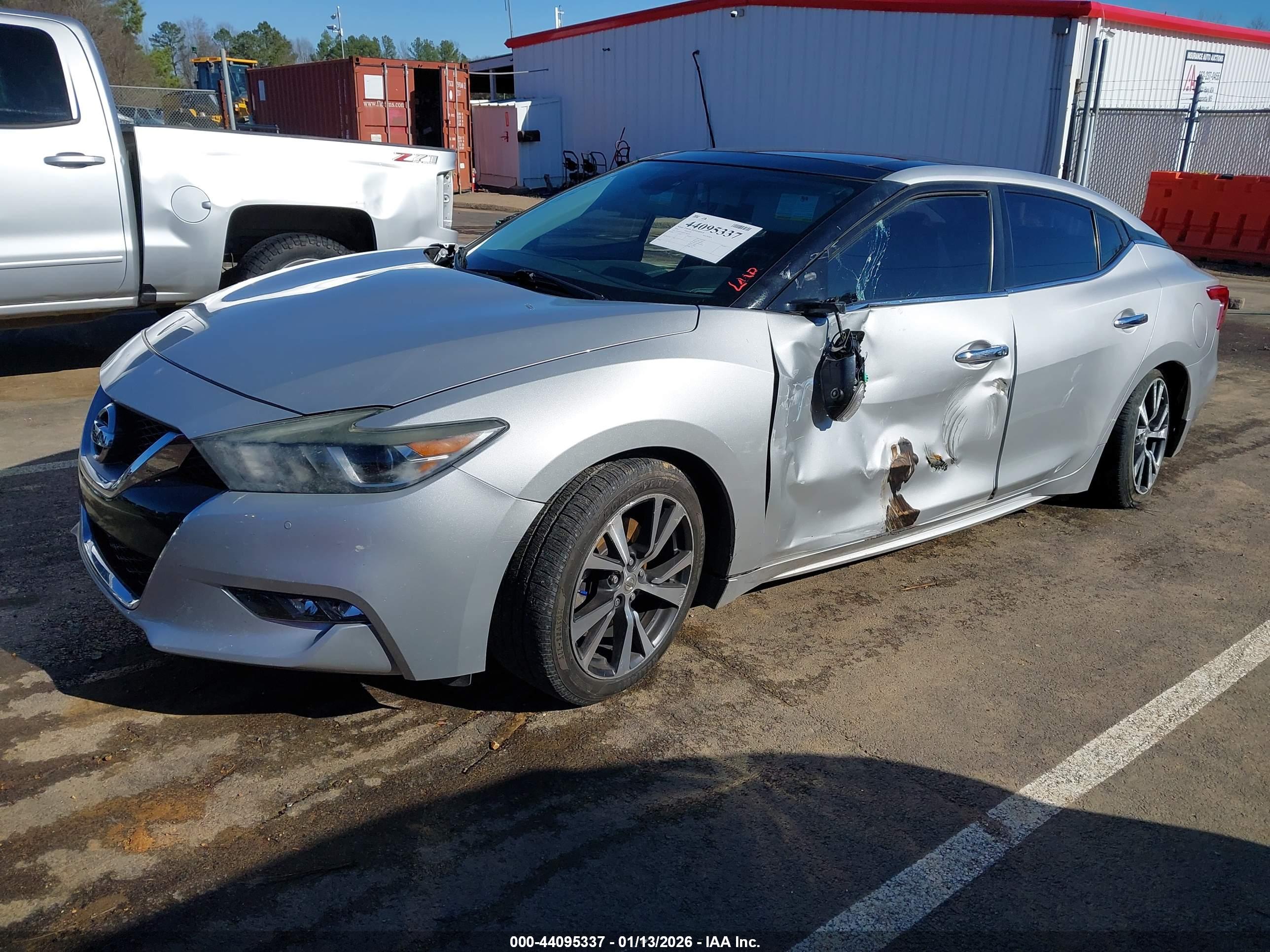 NISSAN MAXIMA image 2