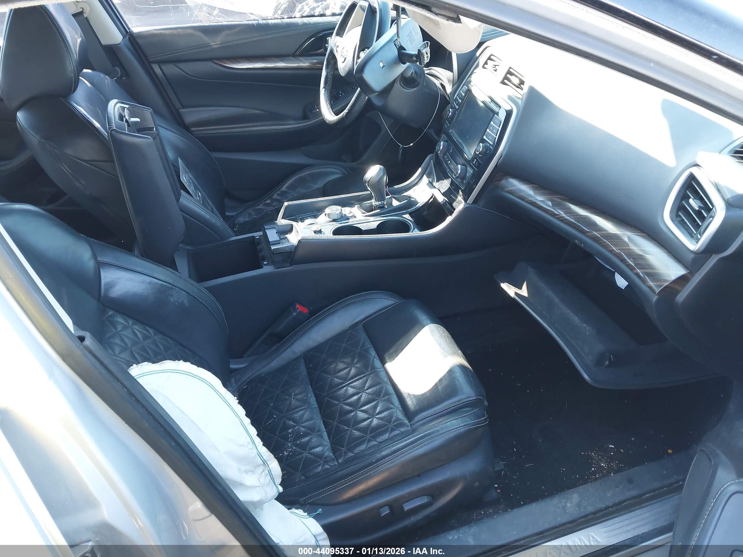 NISSAN MAXIMA image 5