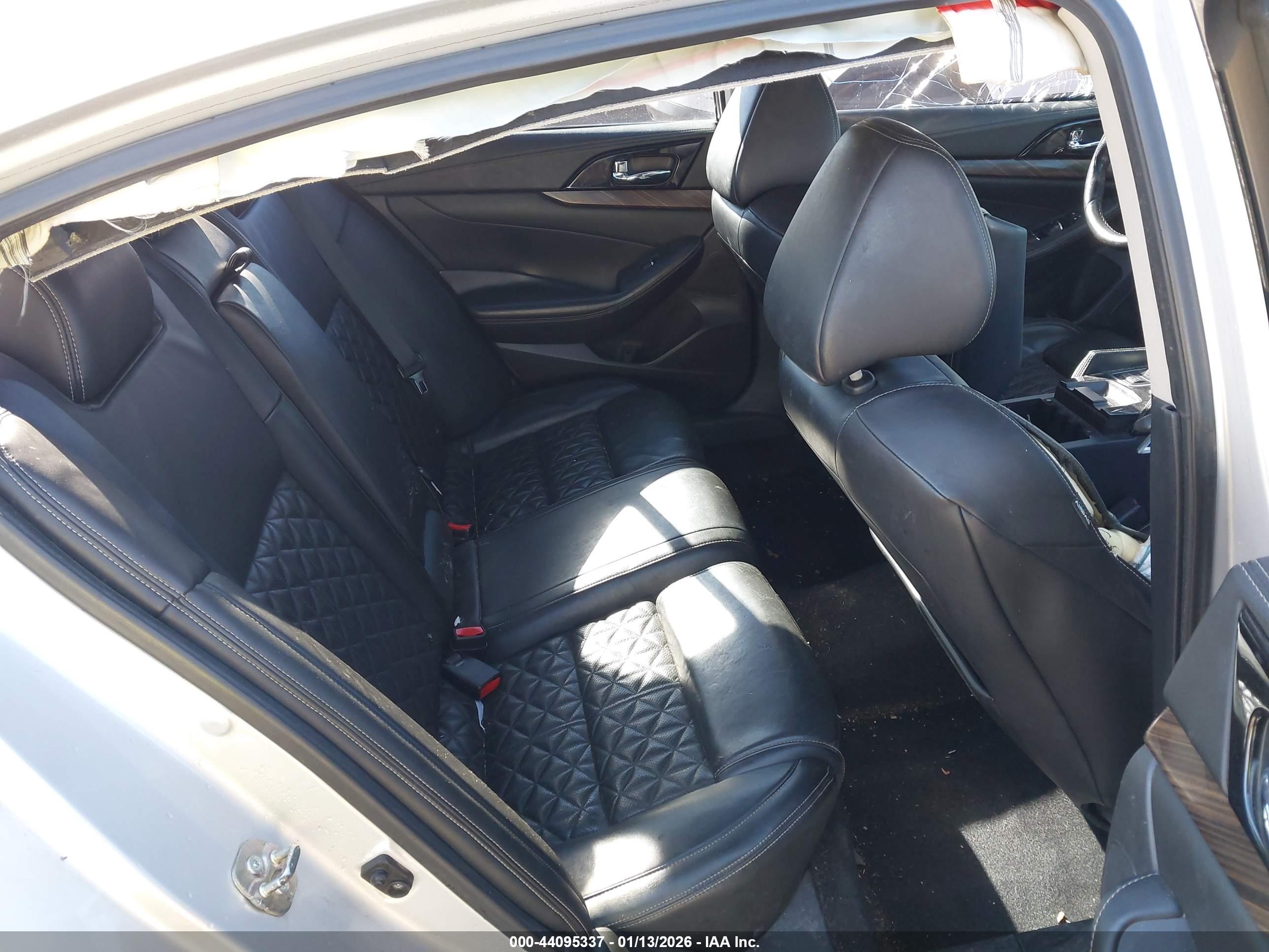 NISSAN MAXIMA image 8