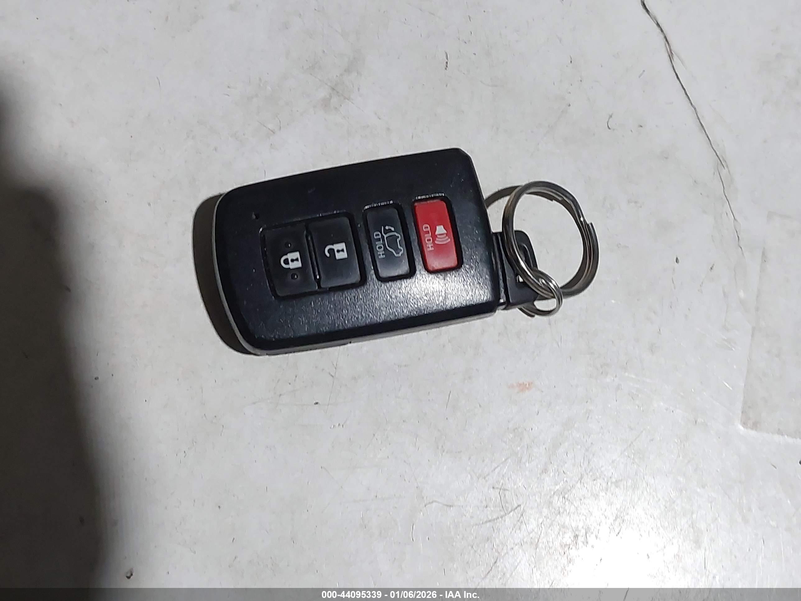 TOYOTA RAV4 image 11
