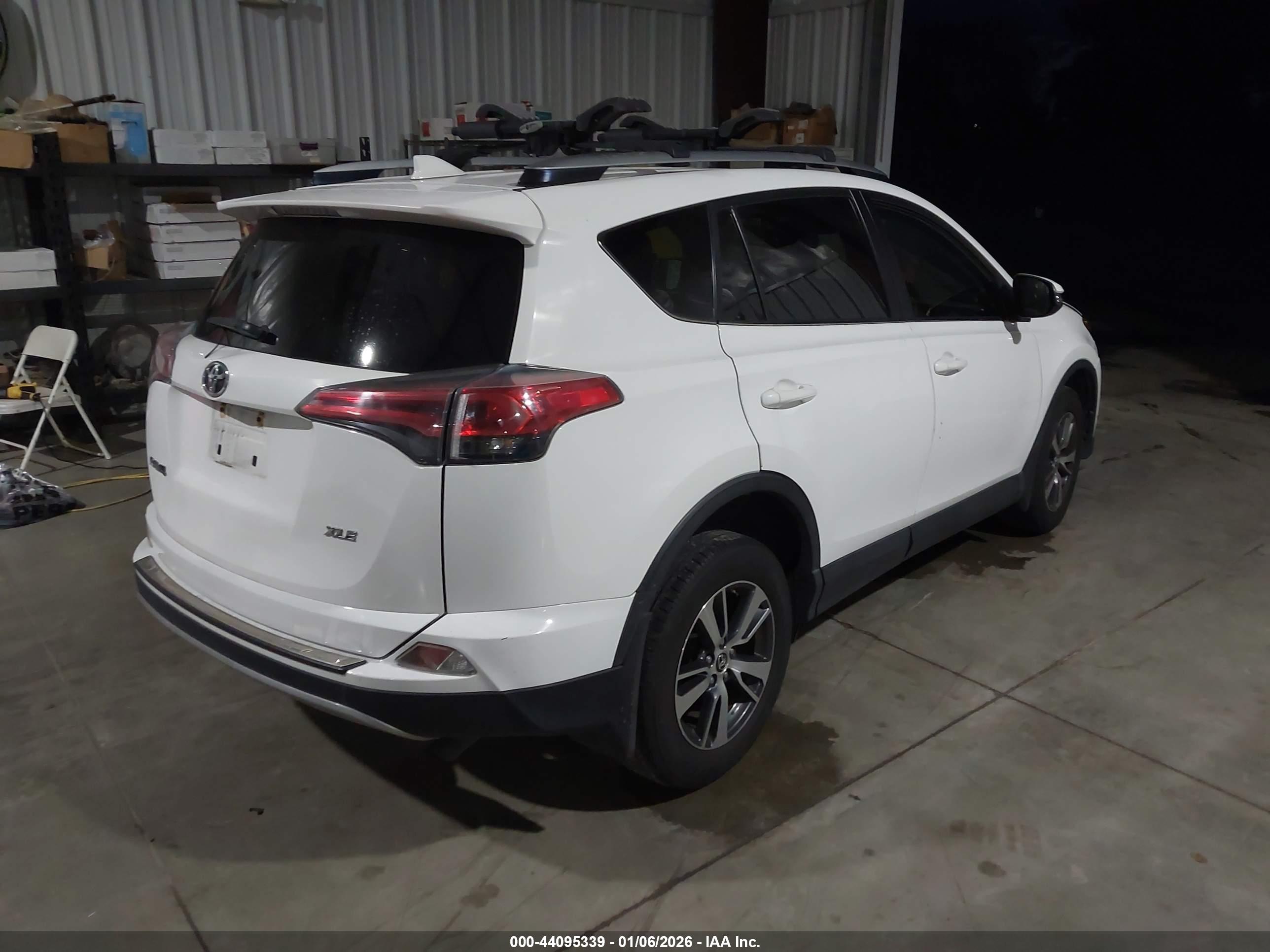 TOYOTA RAV4 image 4