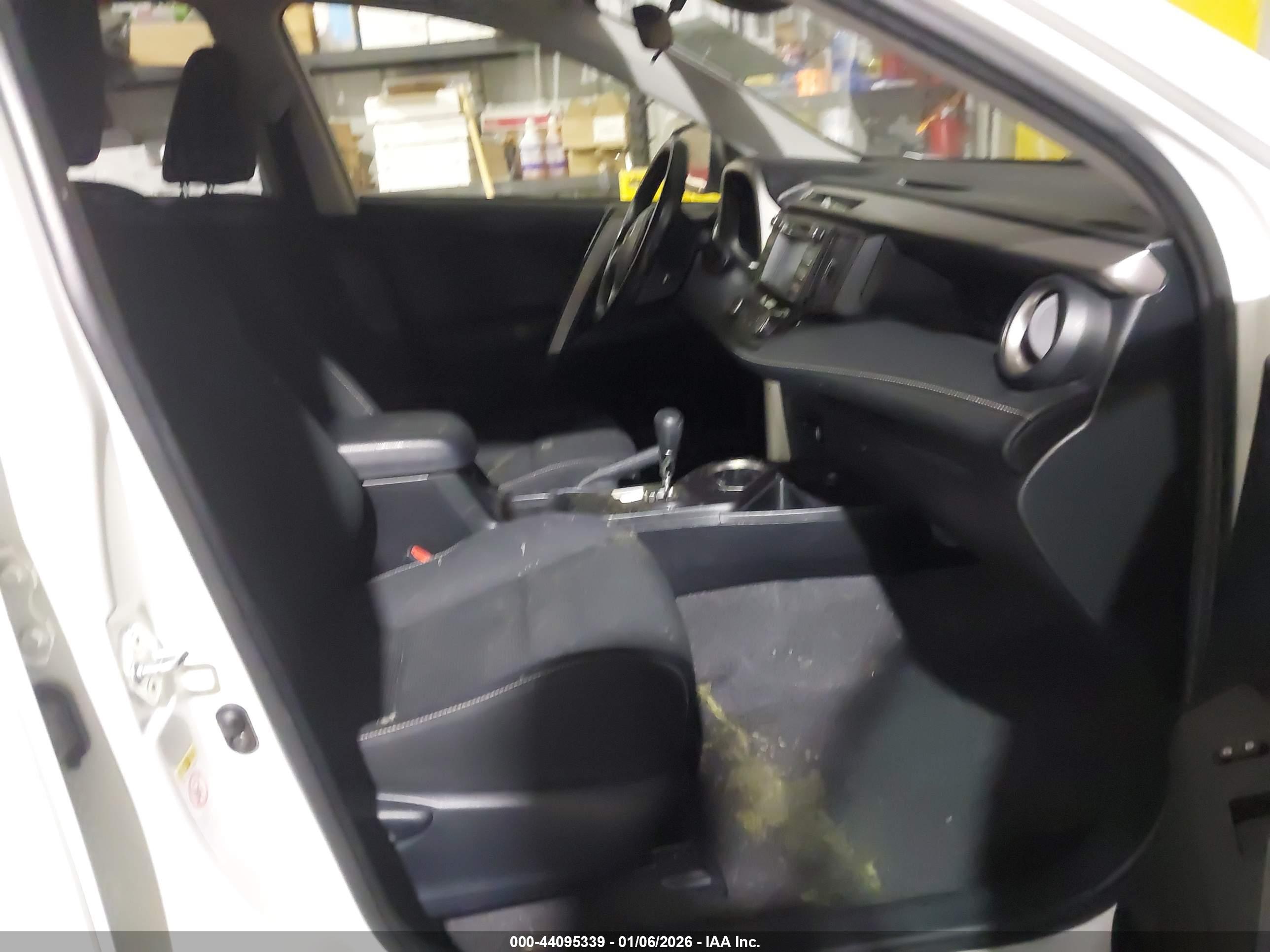 TOYOTA RAV4 image 5