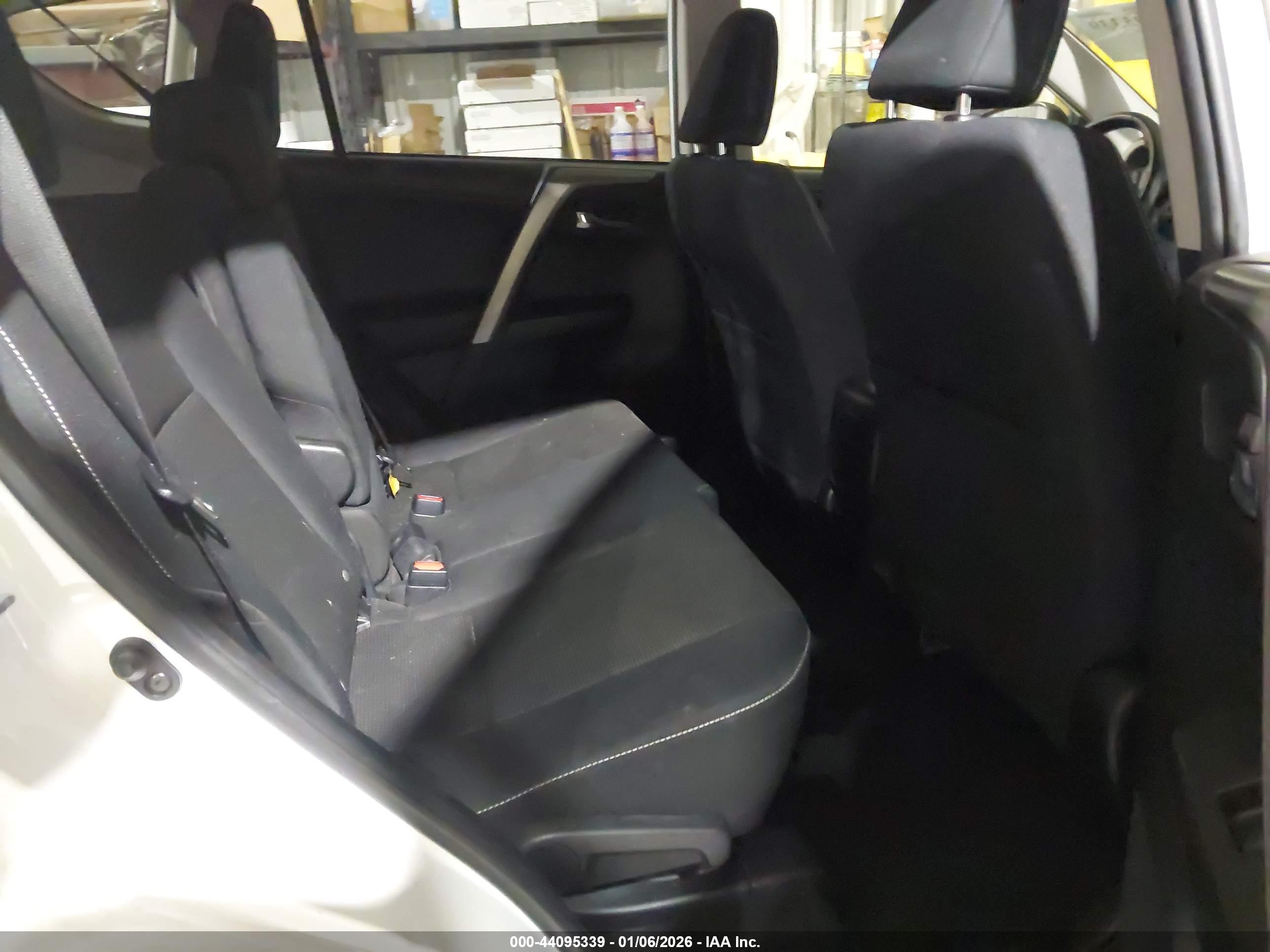 TOYOTA RAV4 image 8