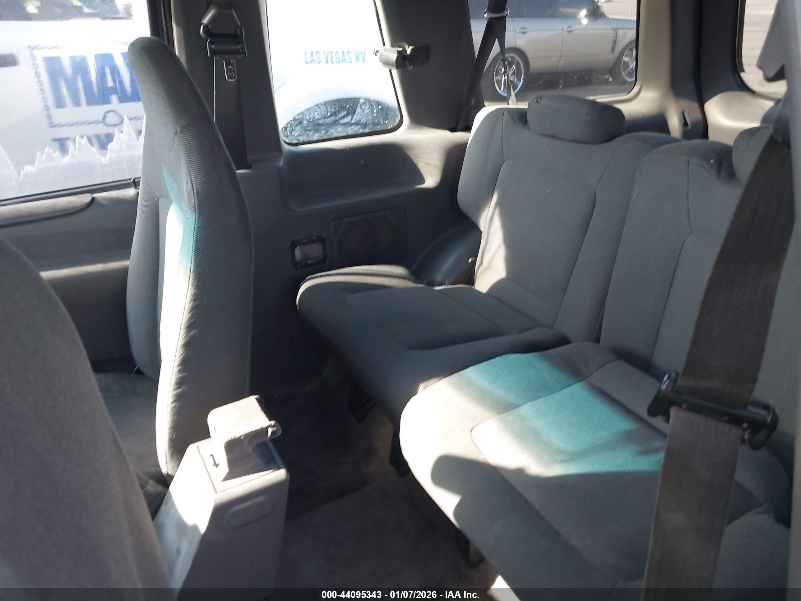 FORD EXPLORER image 8