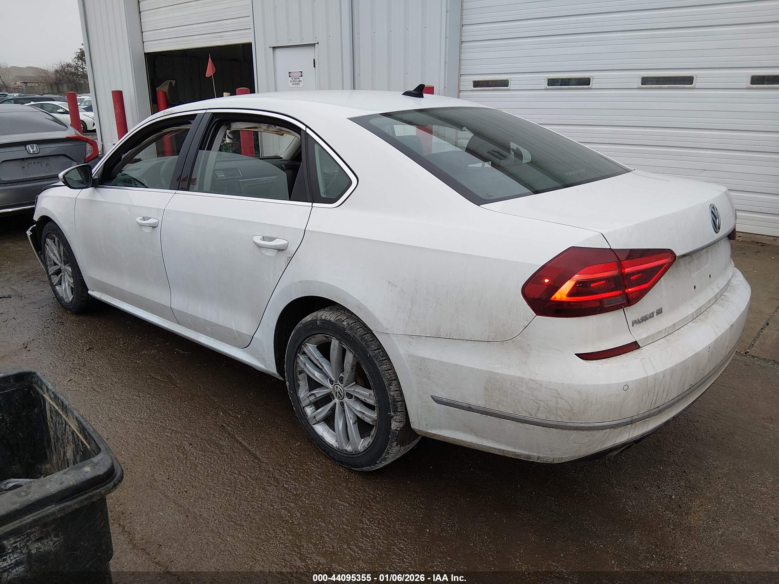 VOLKSWAGEN PASSAT image 3