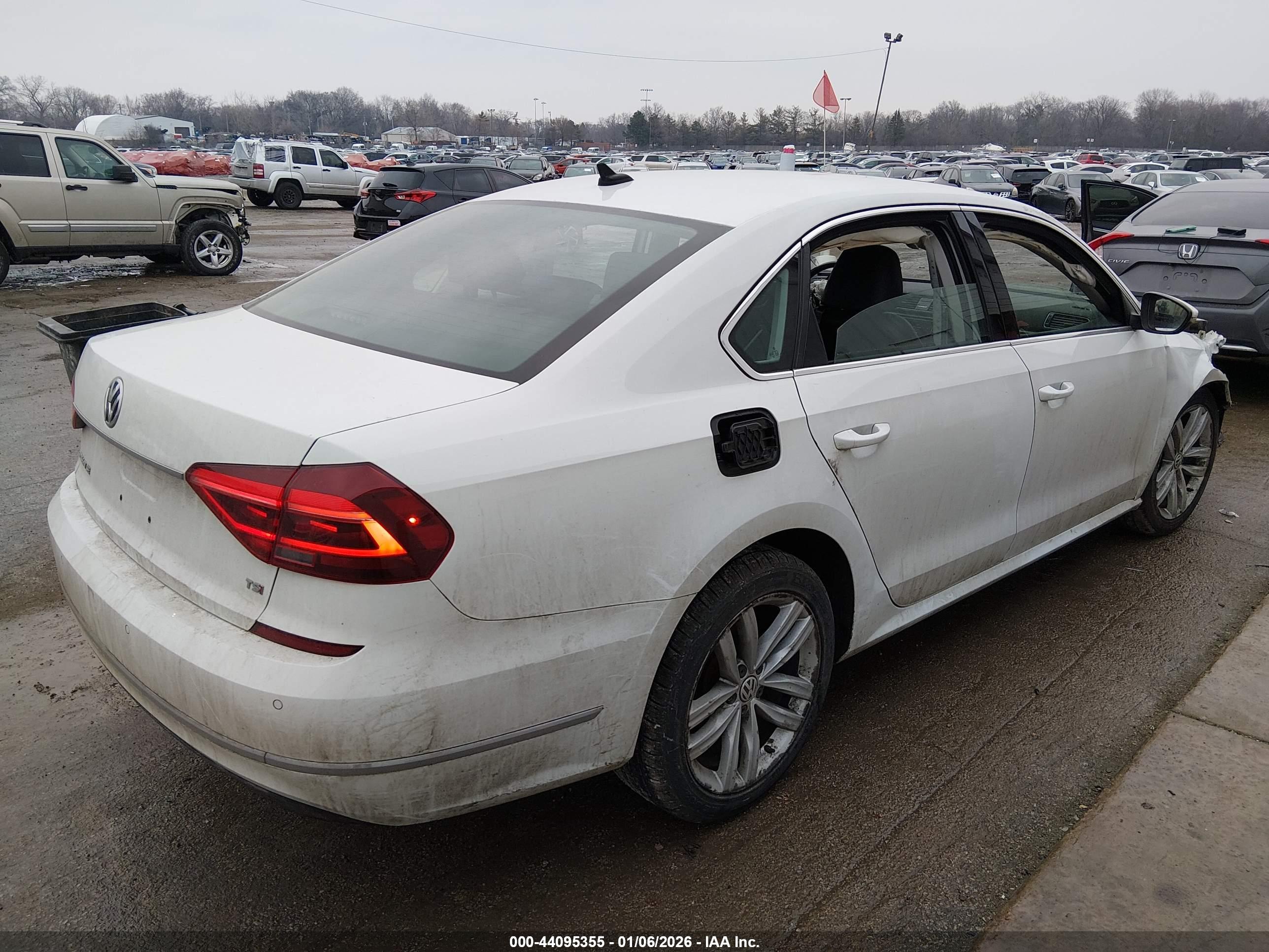 VOLKSWAGEN PASSAT image 4
