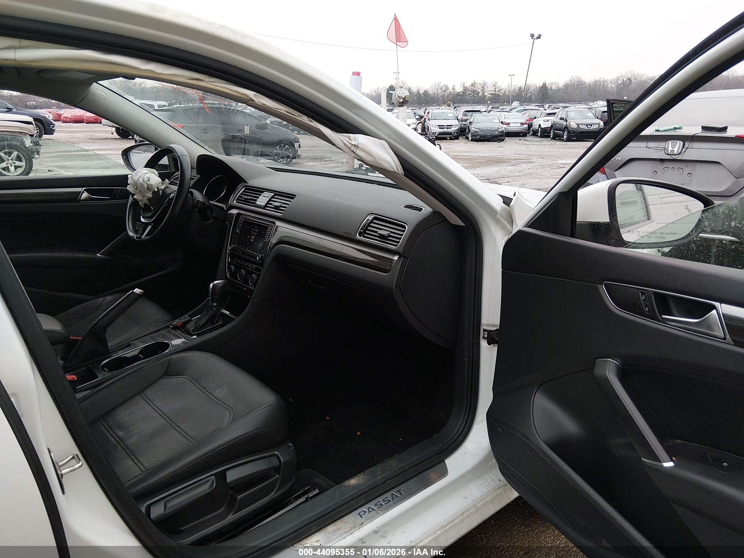 VOLKSWAGEN PASSAT image 5