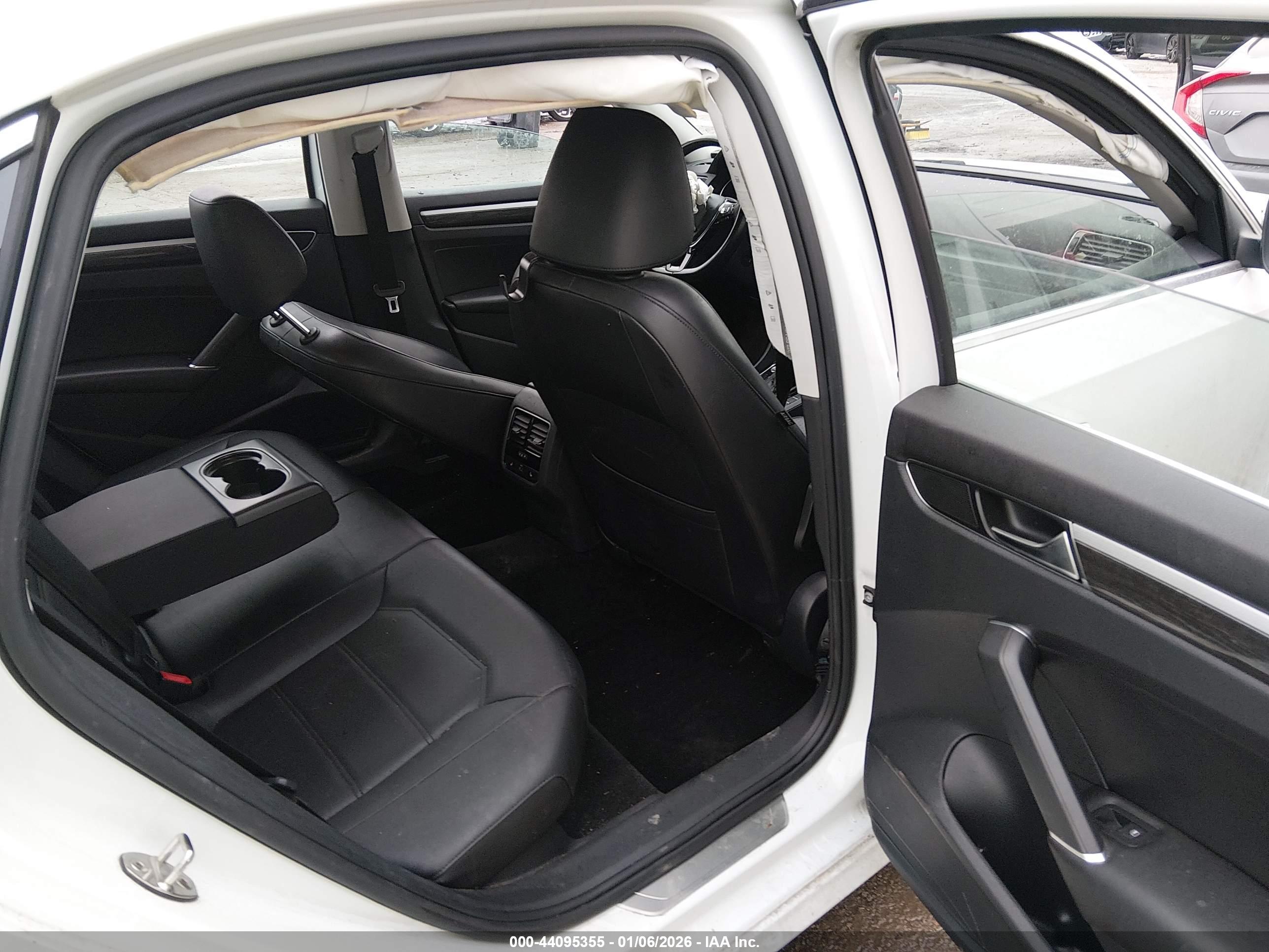 VOLKSWAGEN PASSAT image 8