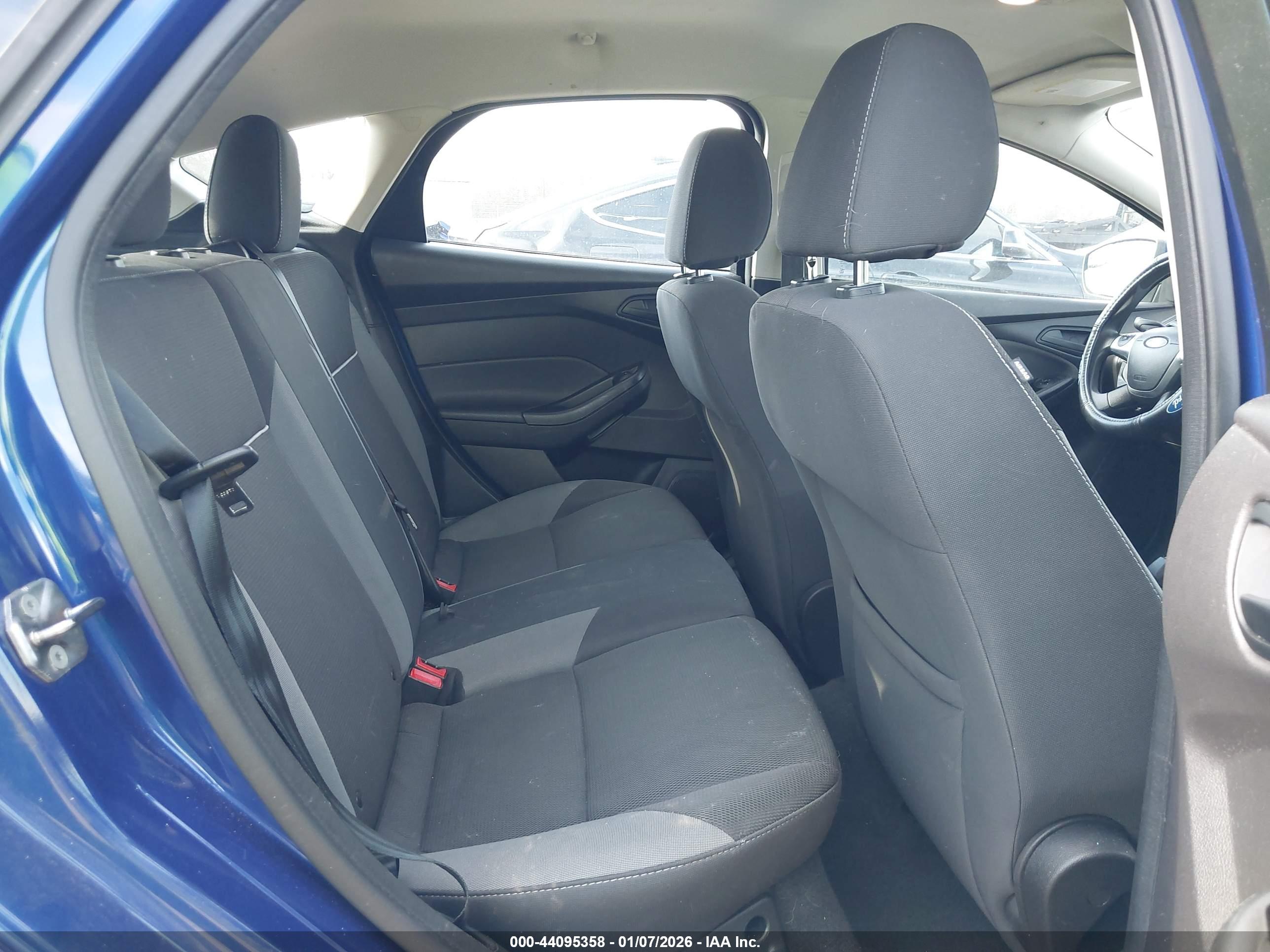 FORD FOCUS image 8