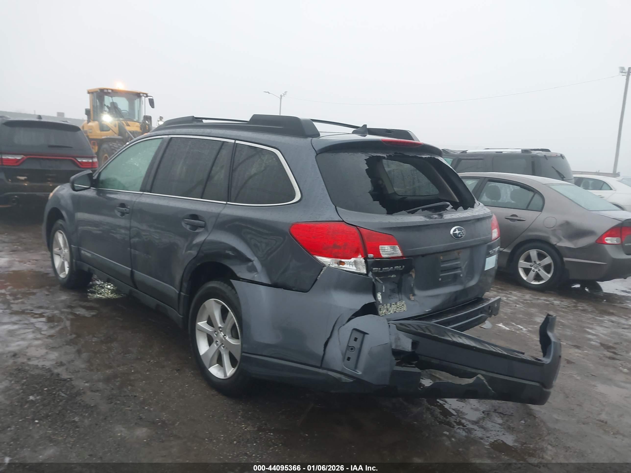 SUBARU OUTBACK image 3