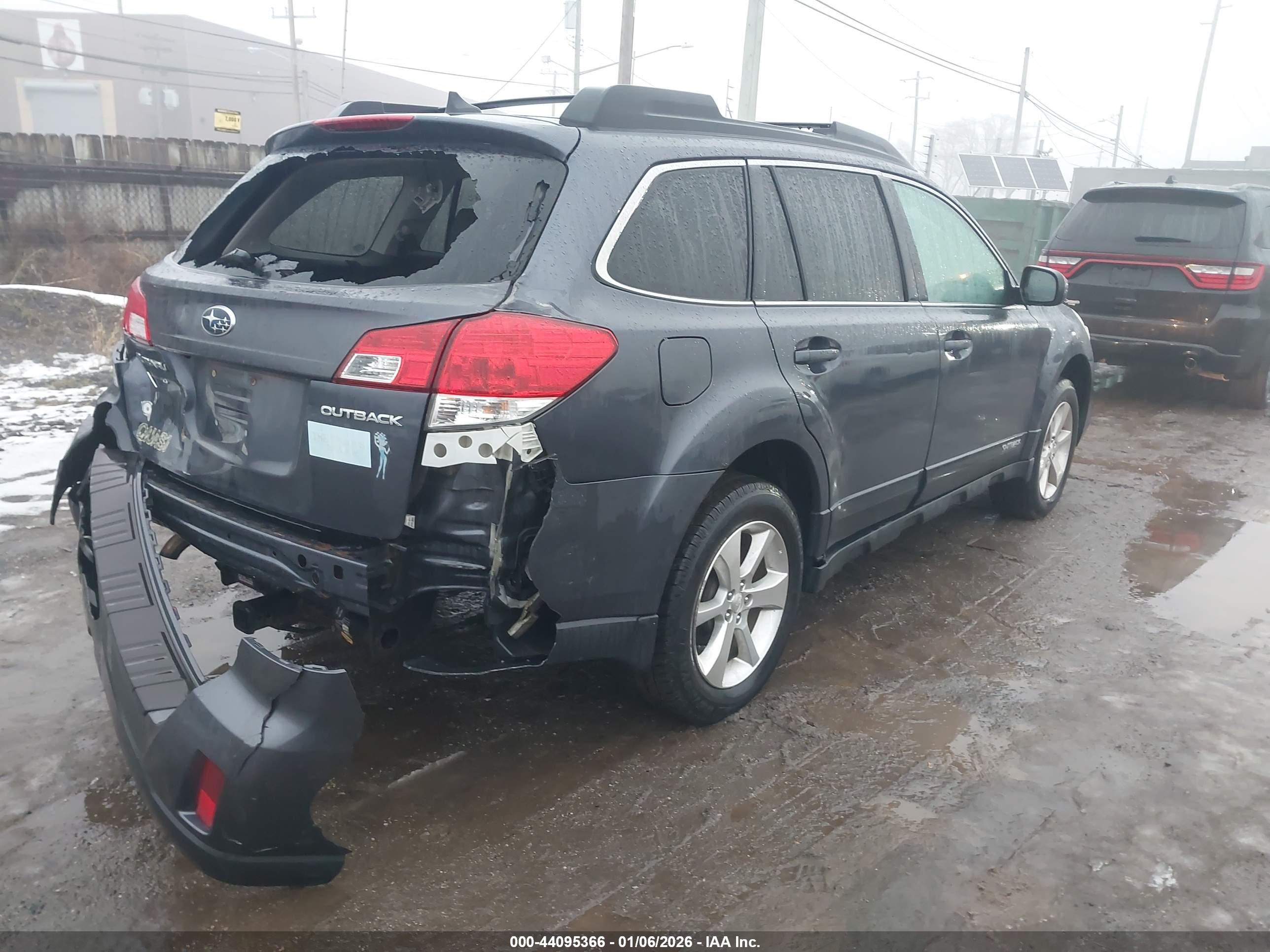 SUBARU OUTBACK image 4
