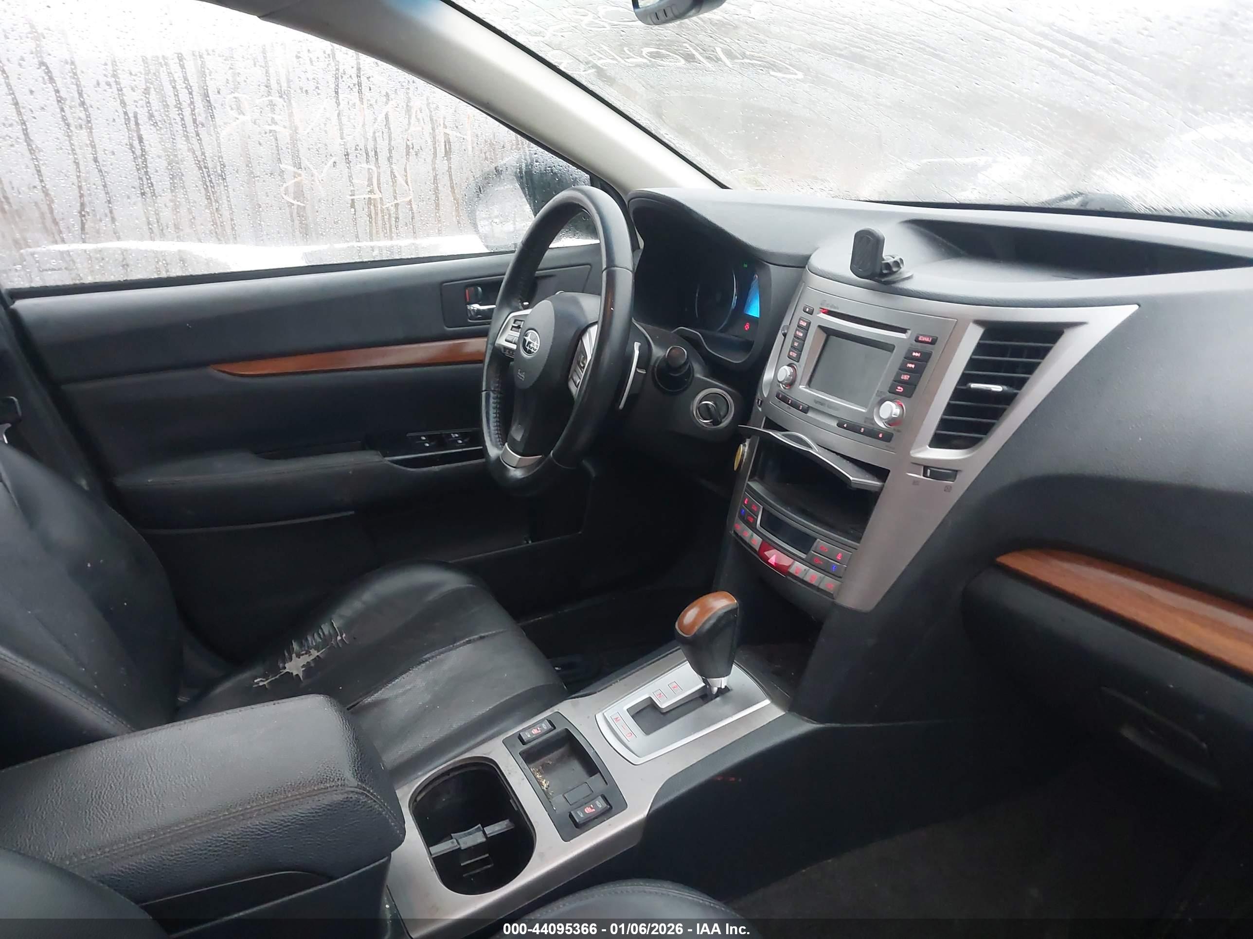 SUBARU OUTBACK image 5