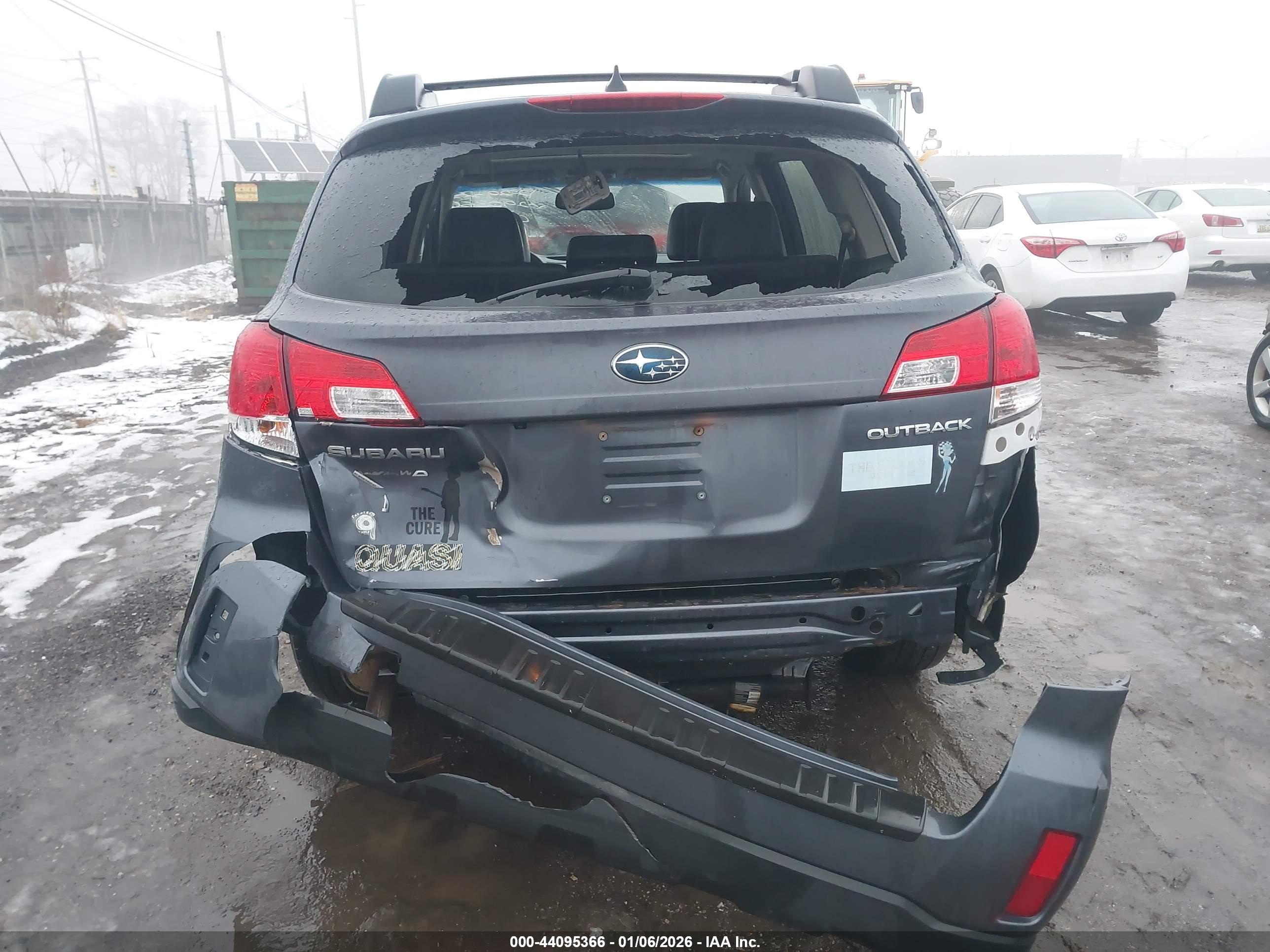 SUBARU OUTBACK image 6