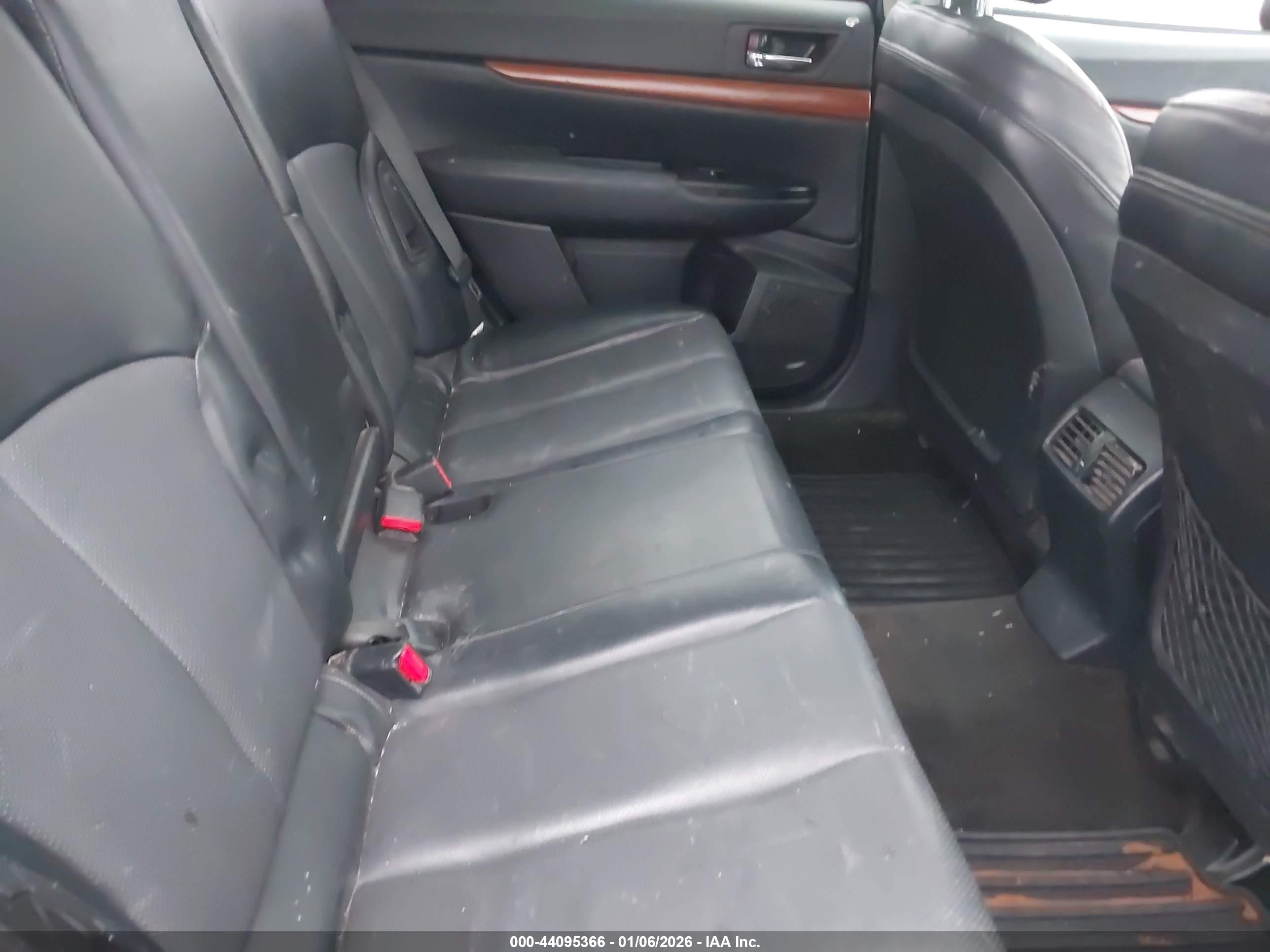 SUBARU OUTBACK image 8