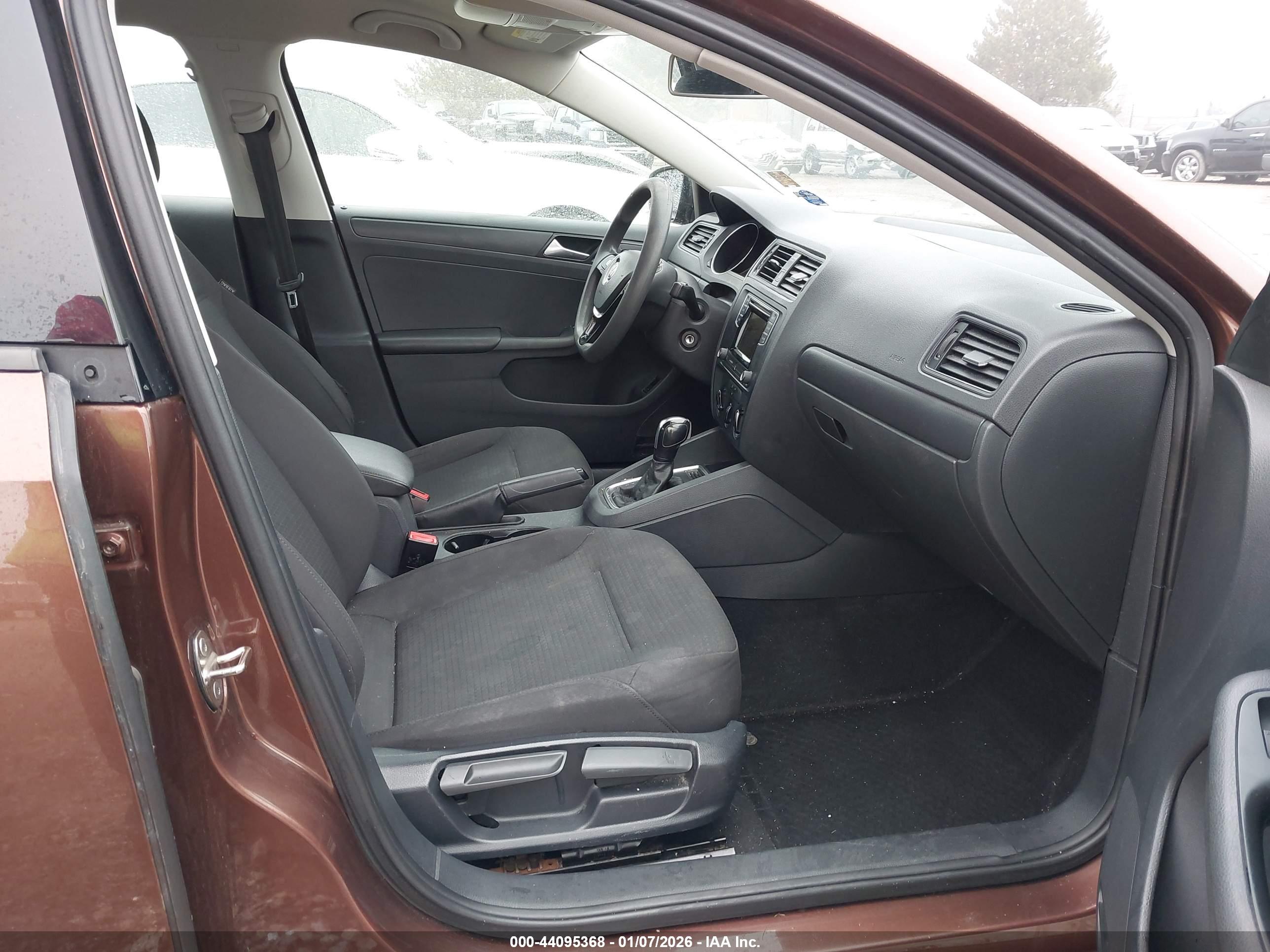 VOLKSWAGEN JETTA image 5